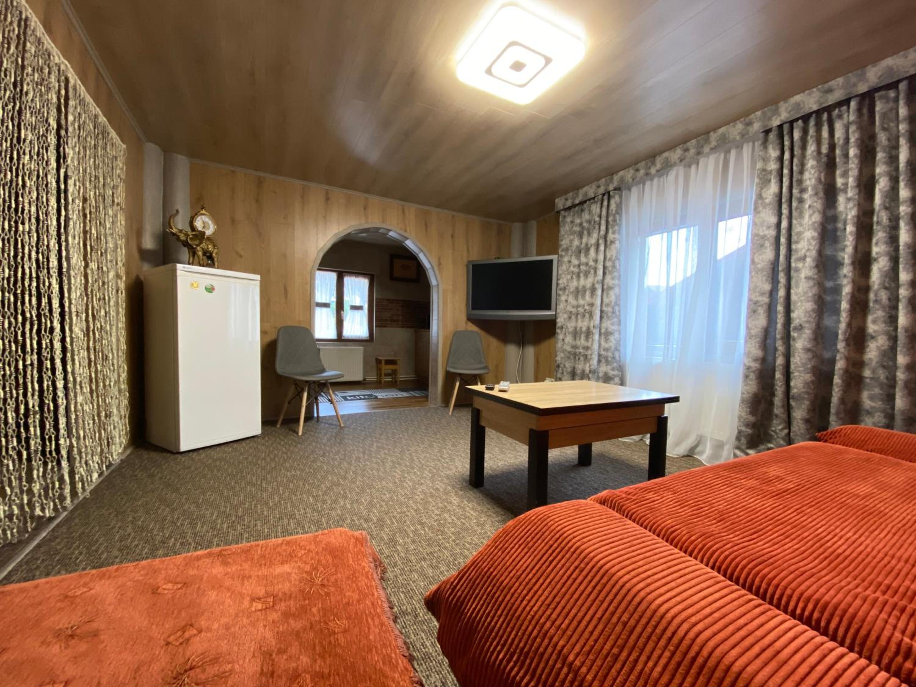 Superior Family Room photo 1