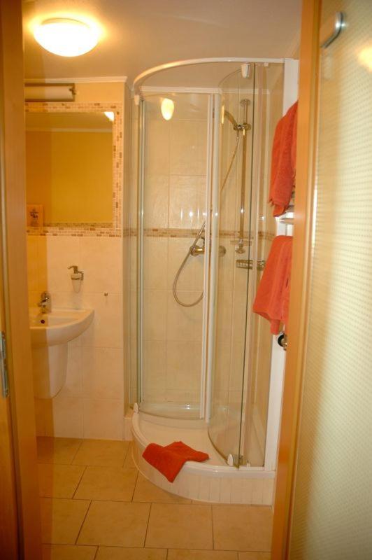 Double Room with Extra Bed photo 2