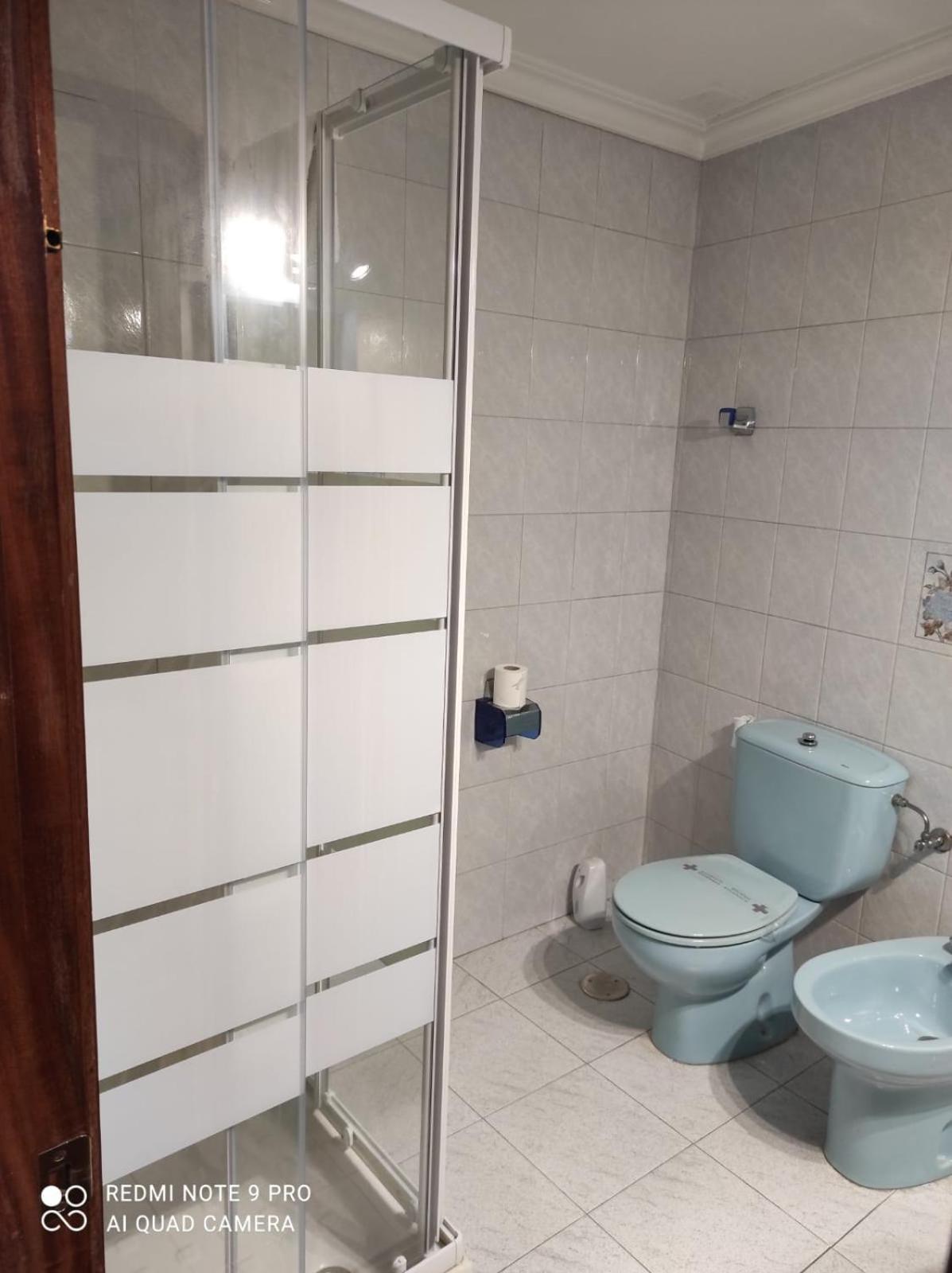 Twin Room with Private Bathroom - Photo 2