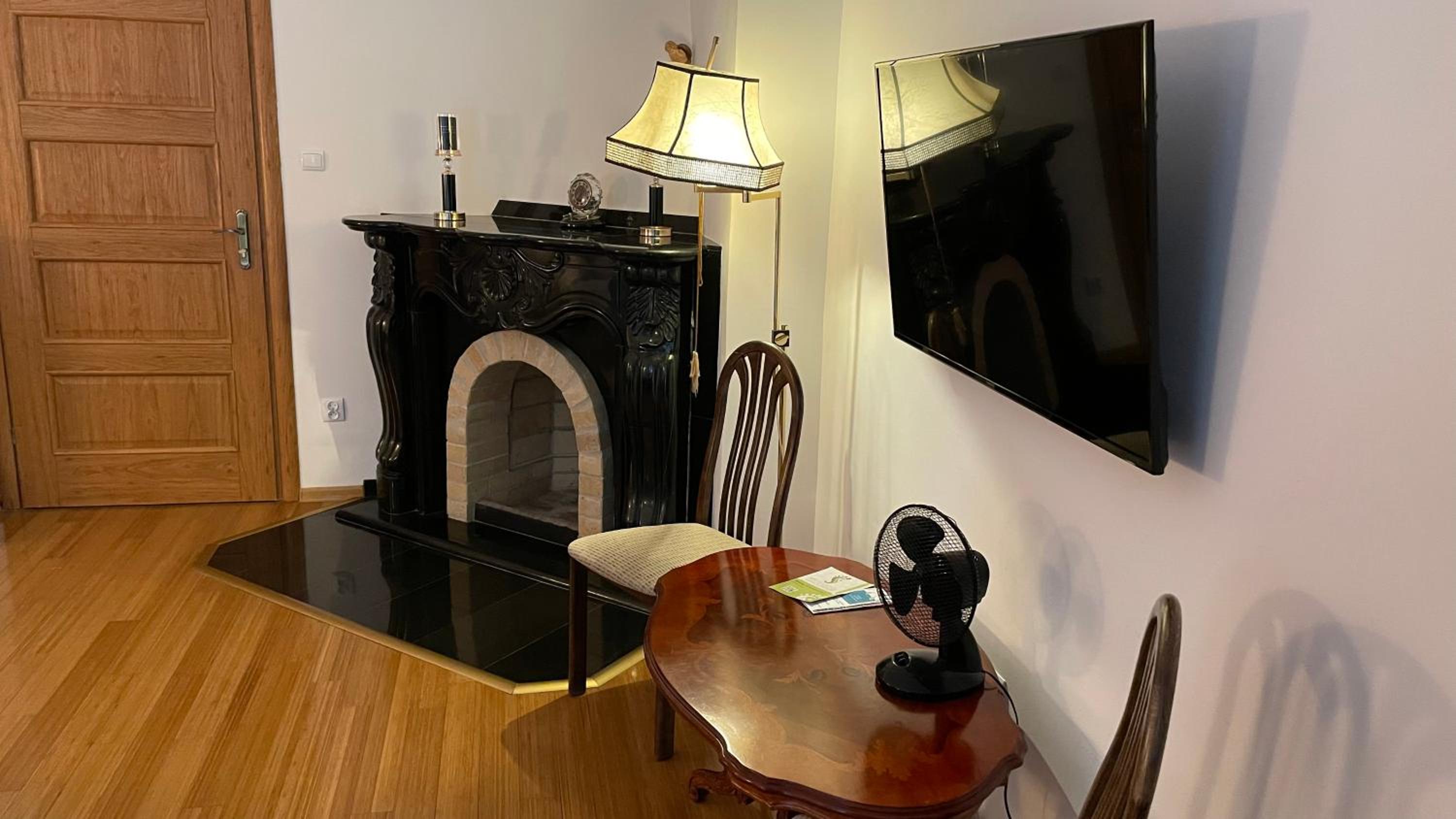 Apartment photo 2