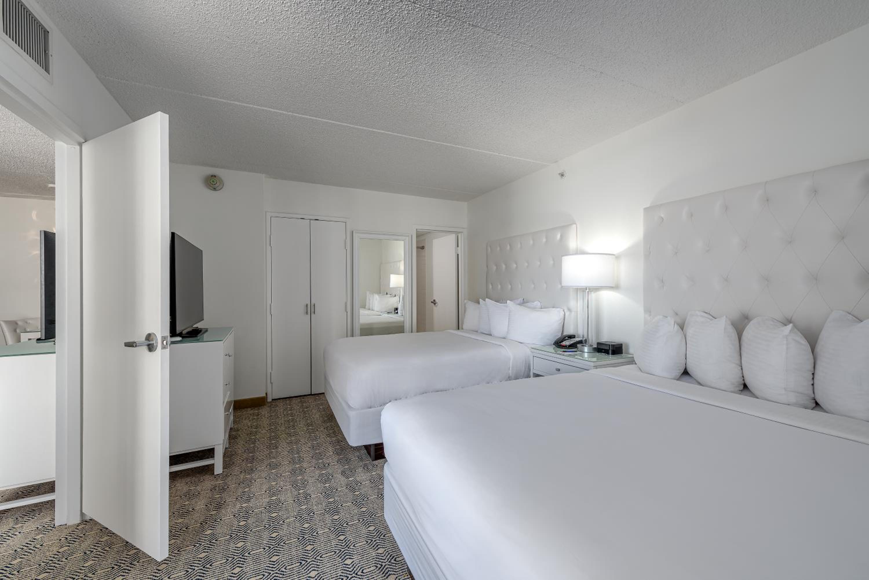 Value Double Suite - Photo 1