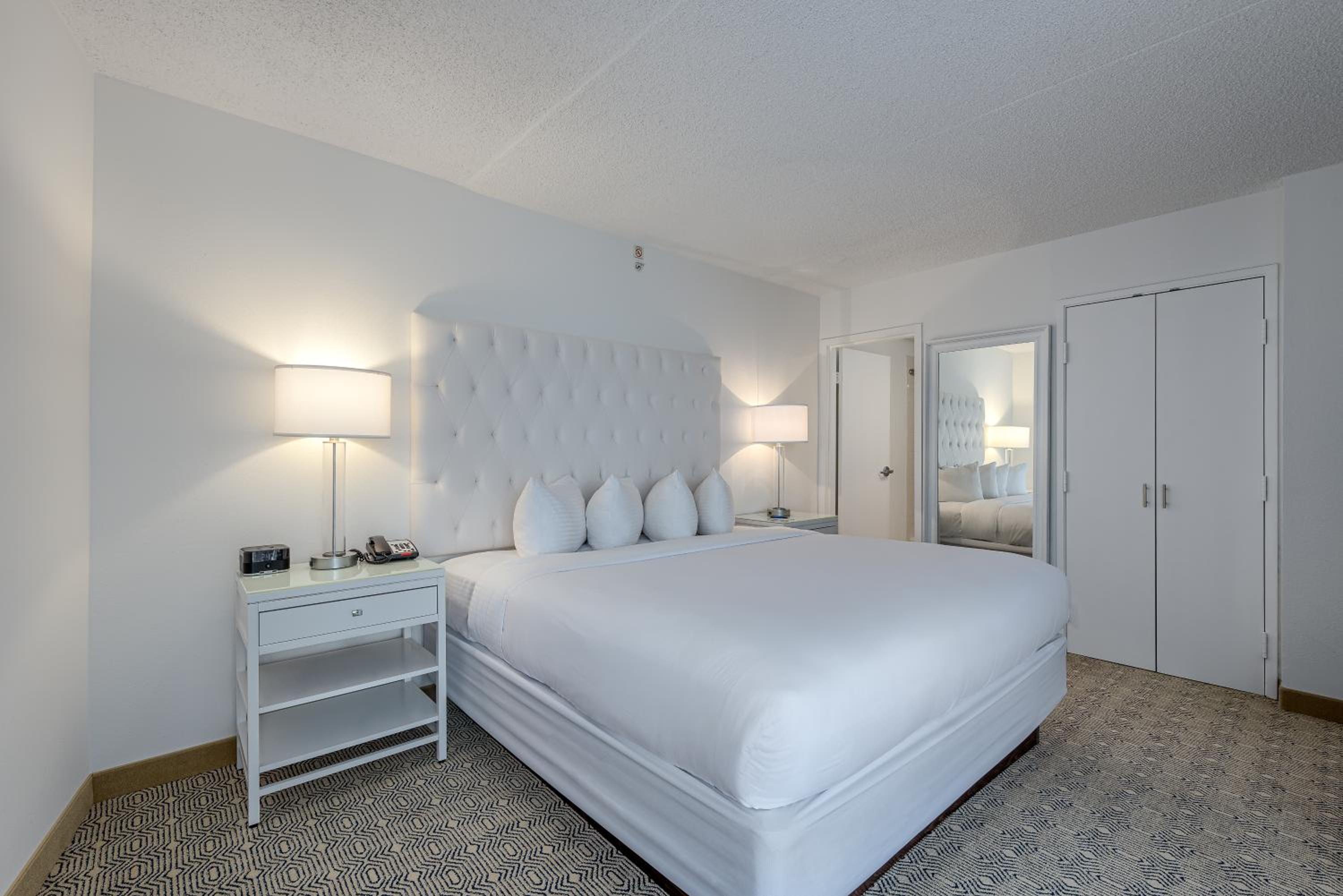 Signature King Suite photo 1