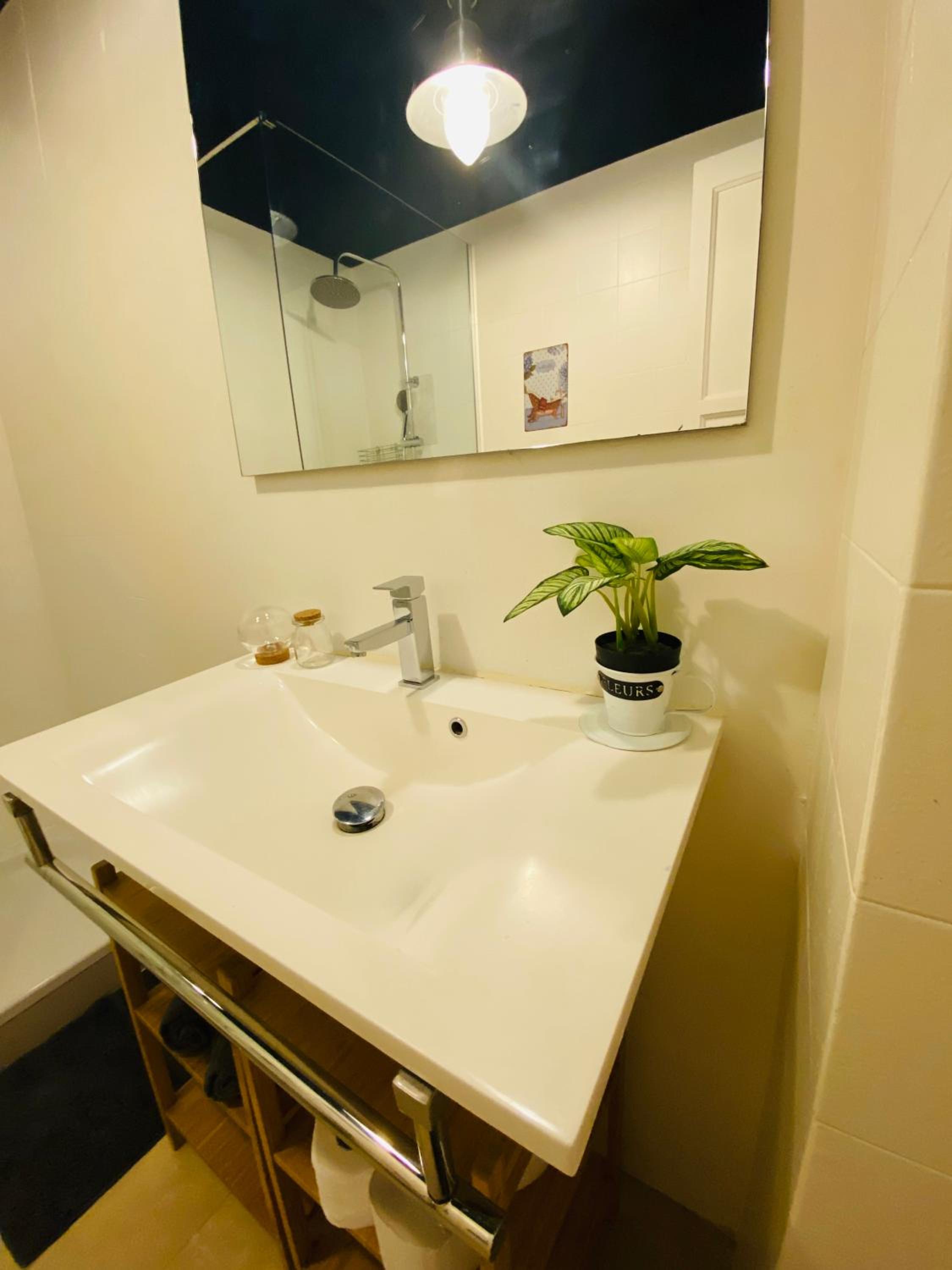 One-Bedroom Apartment - Photo 22