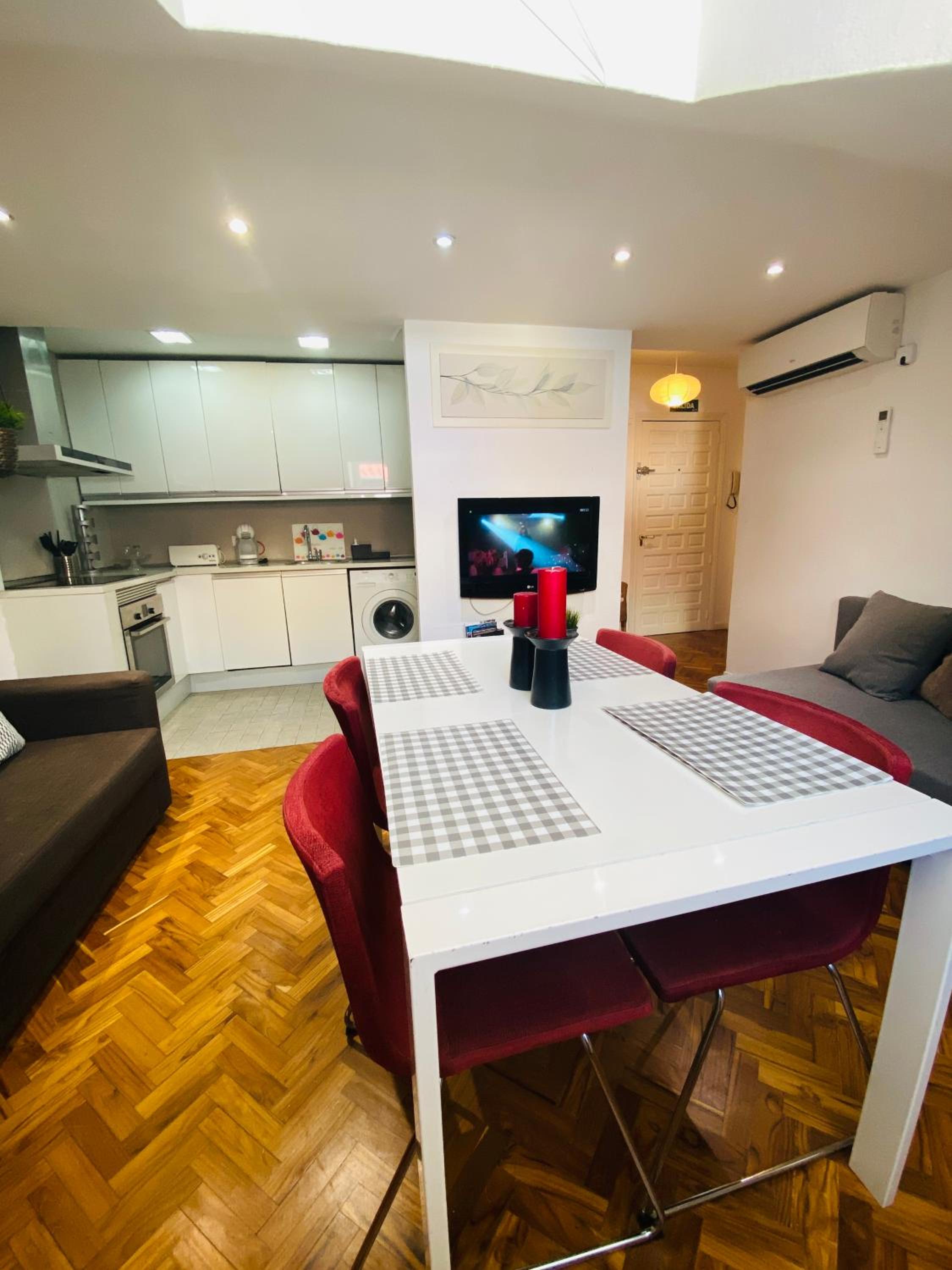 One-Bedroom Apartment - Photo 14