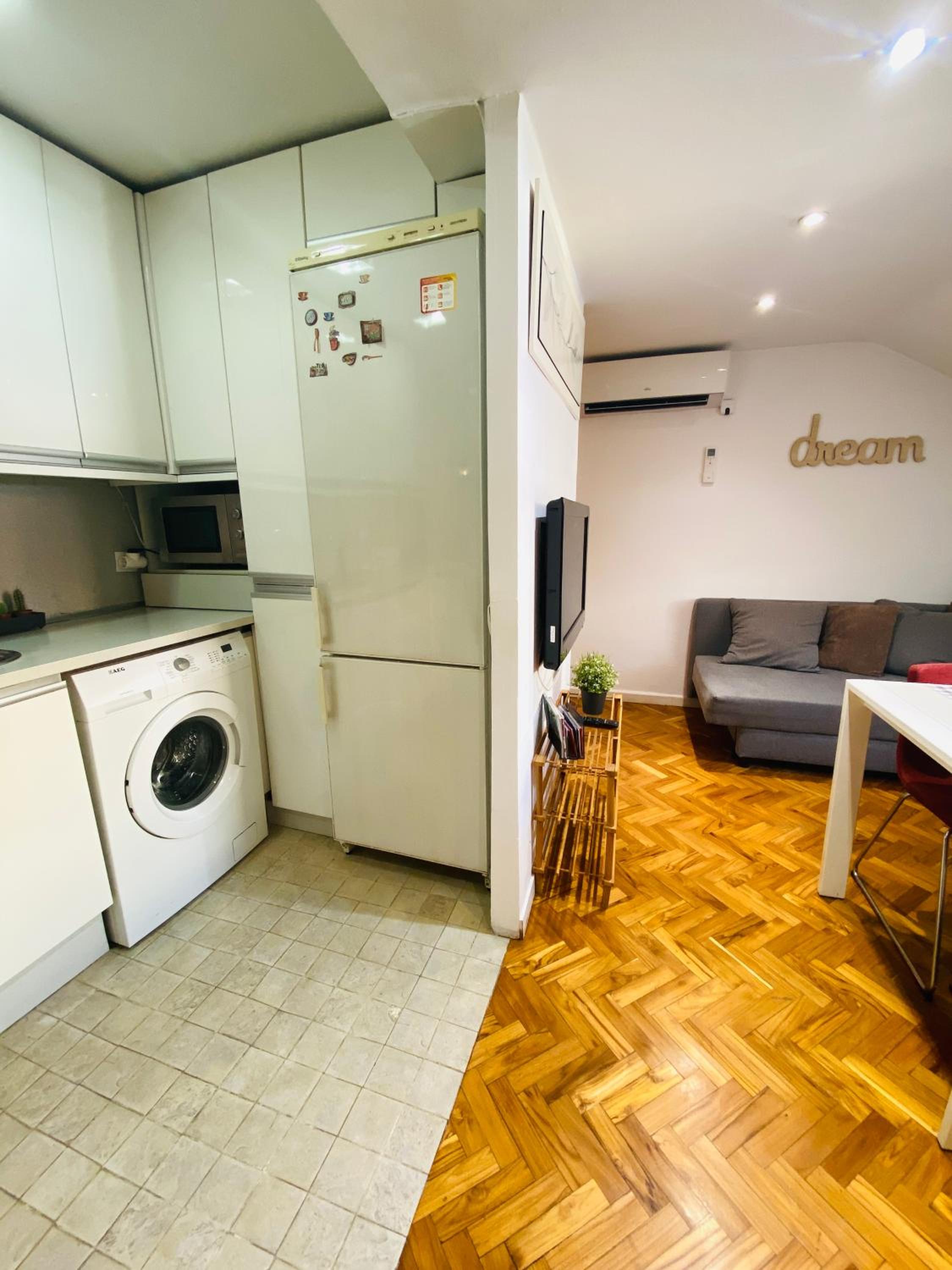 One-Bedroom Apartment - Photo 5