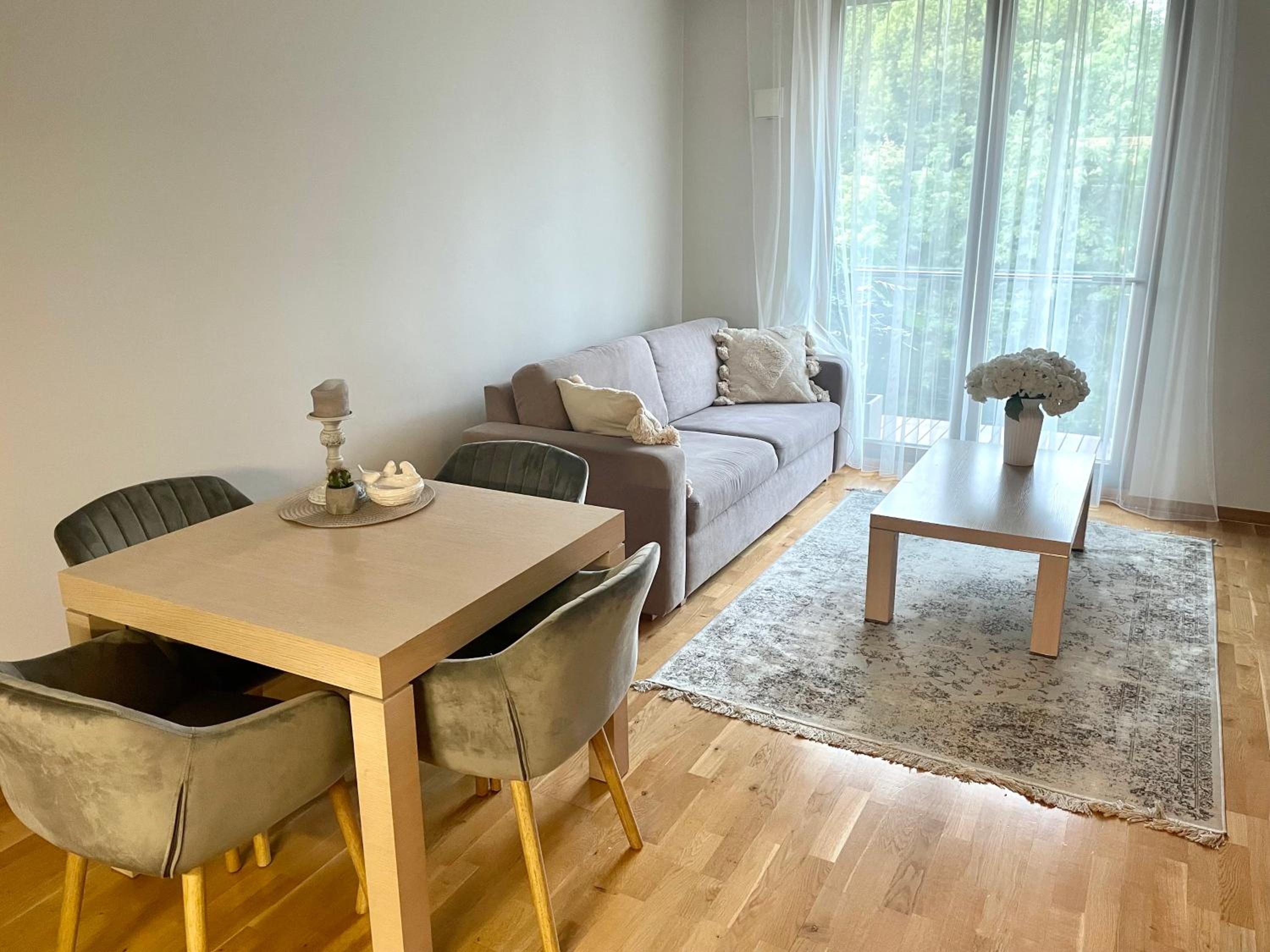 One-Bedroom Apartment - Photo 1