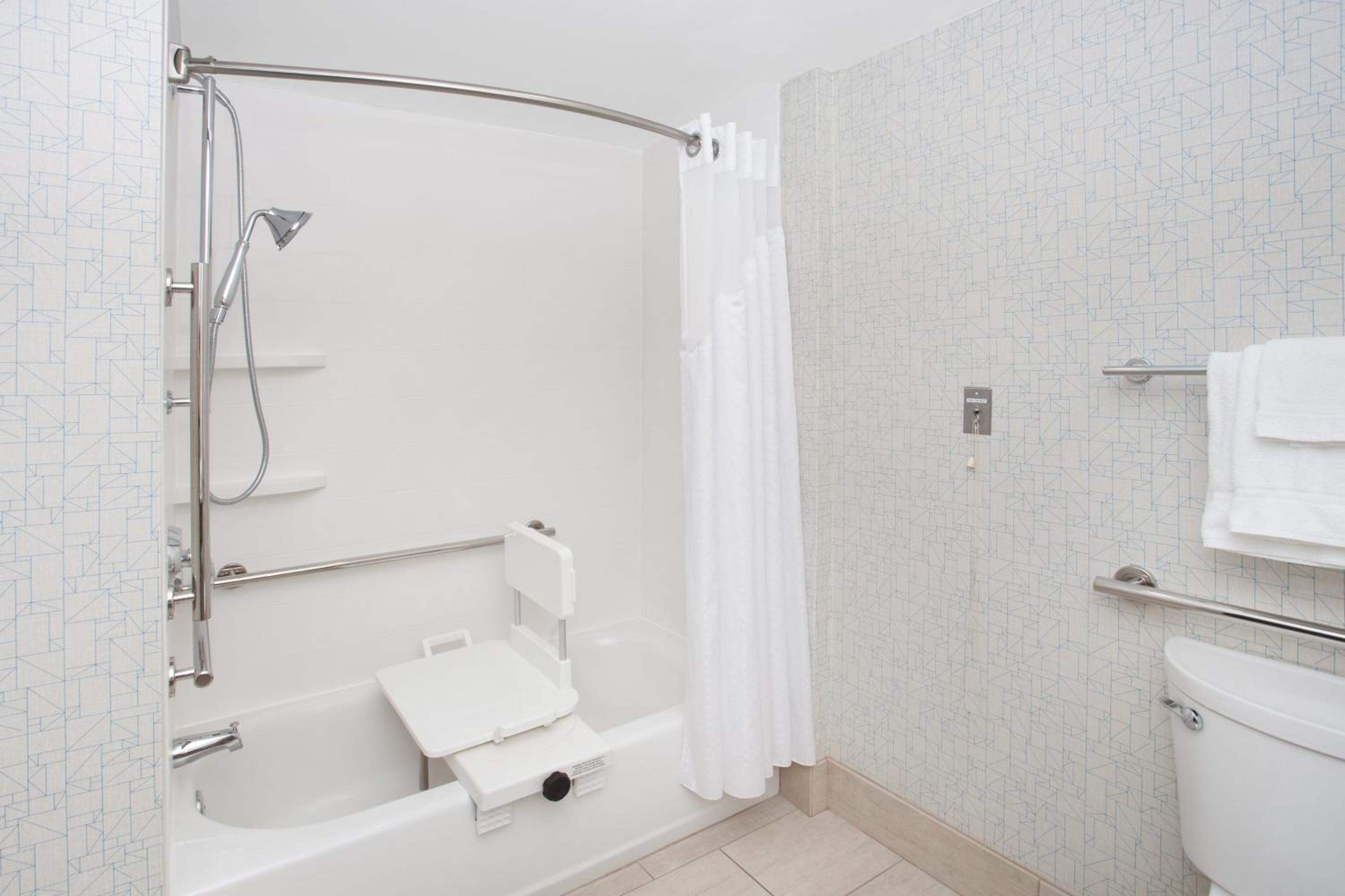 King Room - Mobility Access/Hearing Accessible - Photo 2