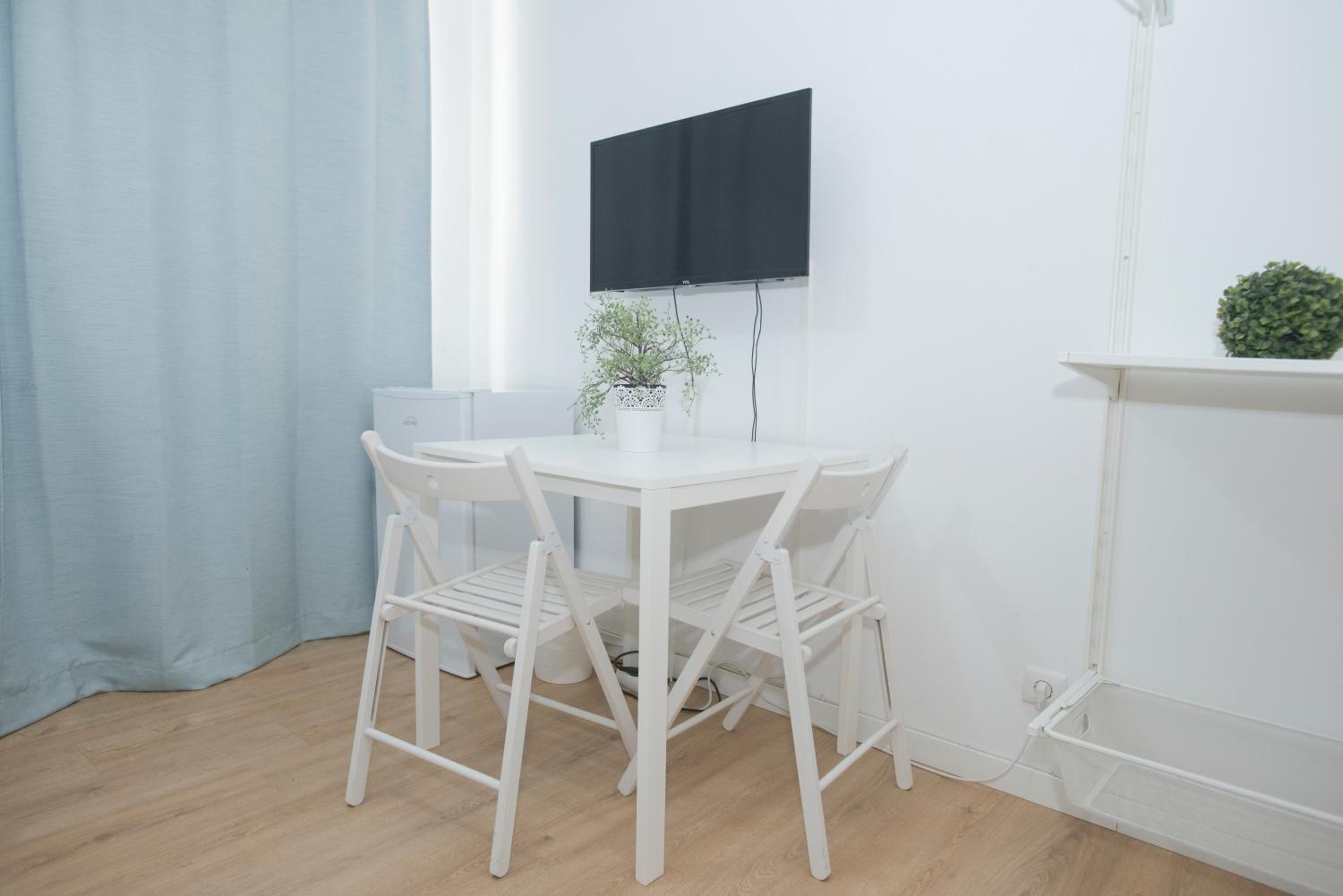 Double Room with Private Bathroom - Photo 8