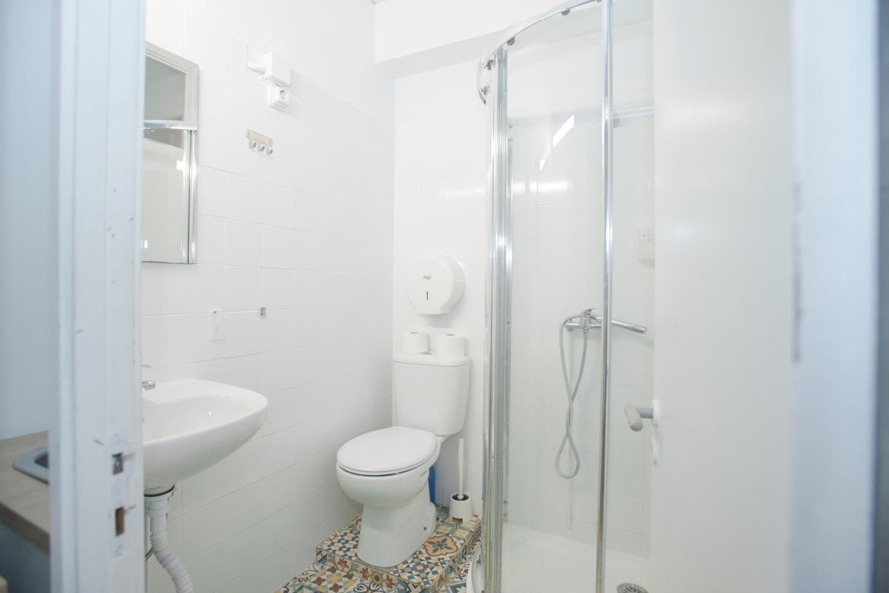 Double Room with Private Bathroom - Photo 3