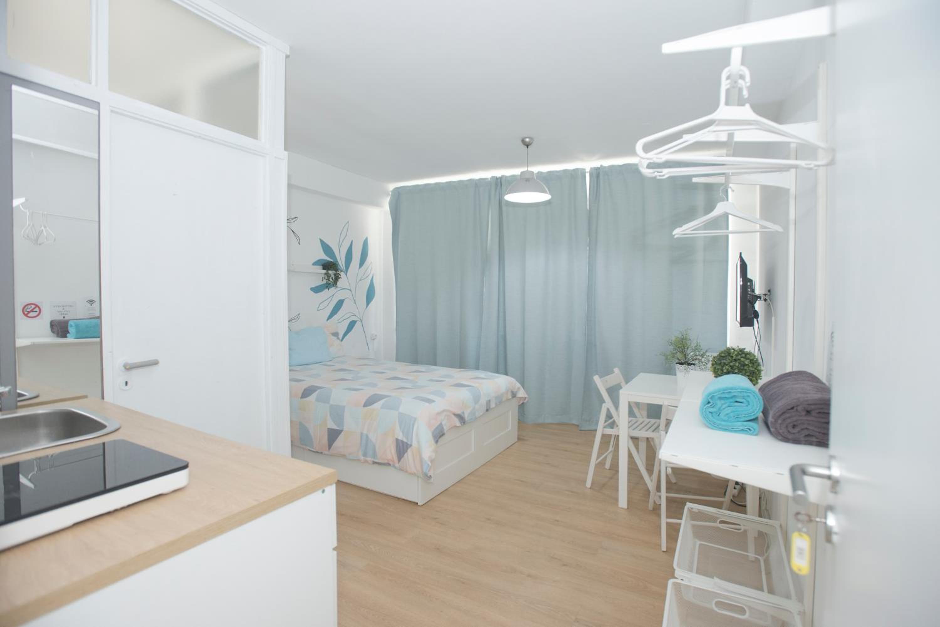Double Room with Private Bathroom - Photo 1