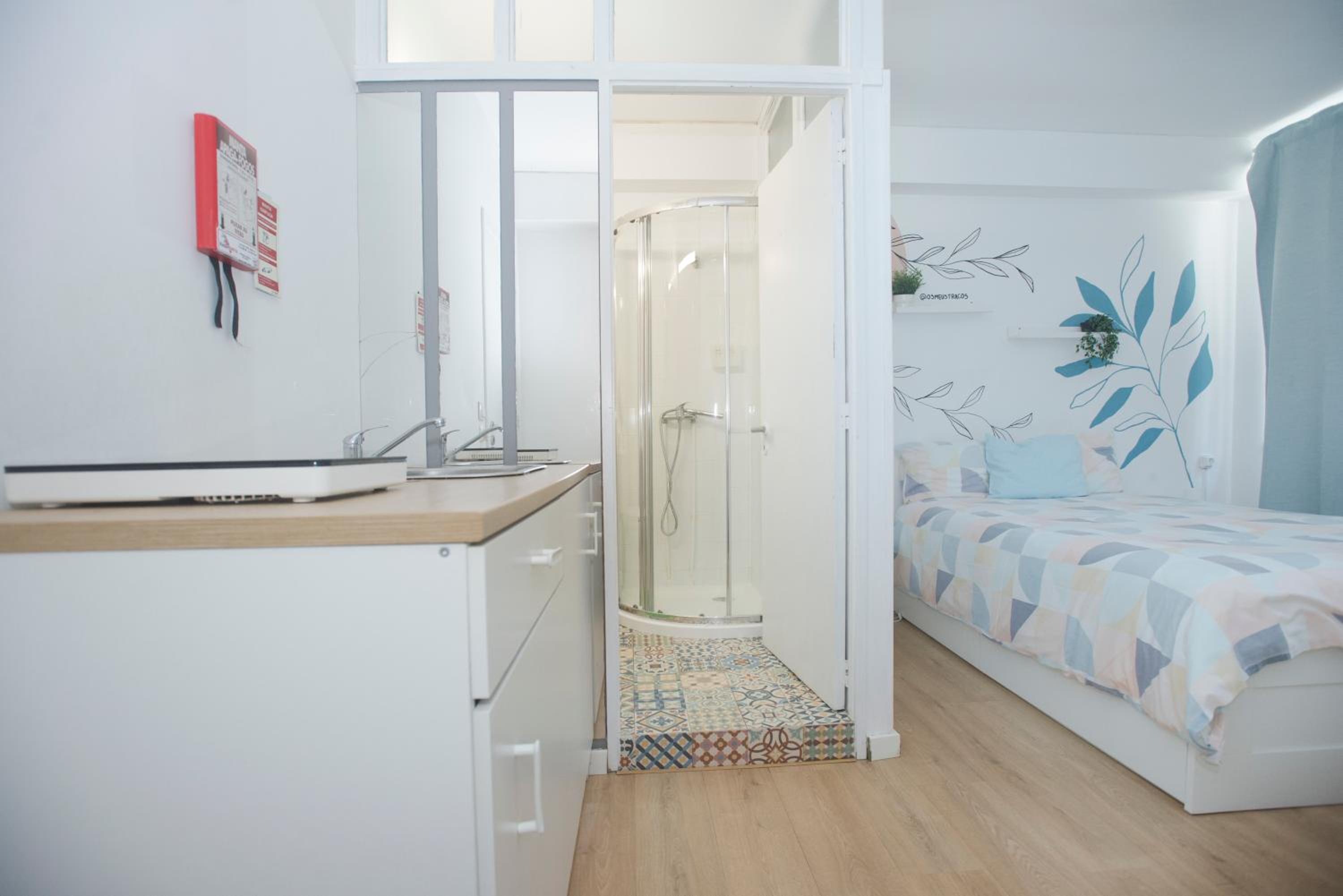 Double Room with Private Bathroom - Photo 2