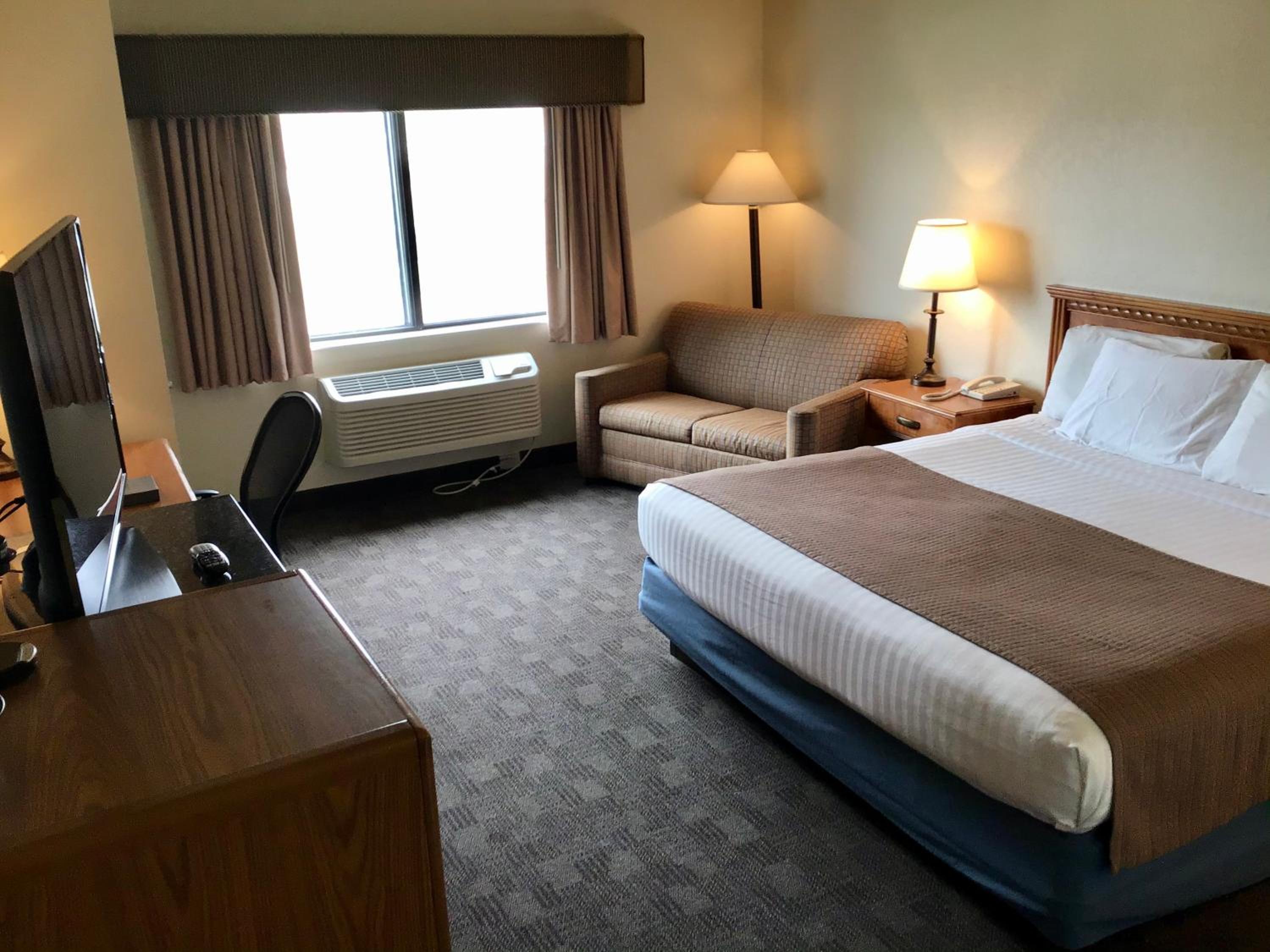 Deluxe King Room - Non-Smoking photo 3