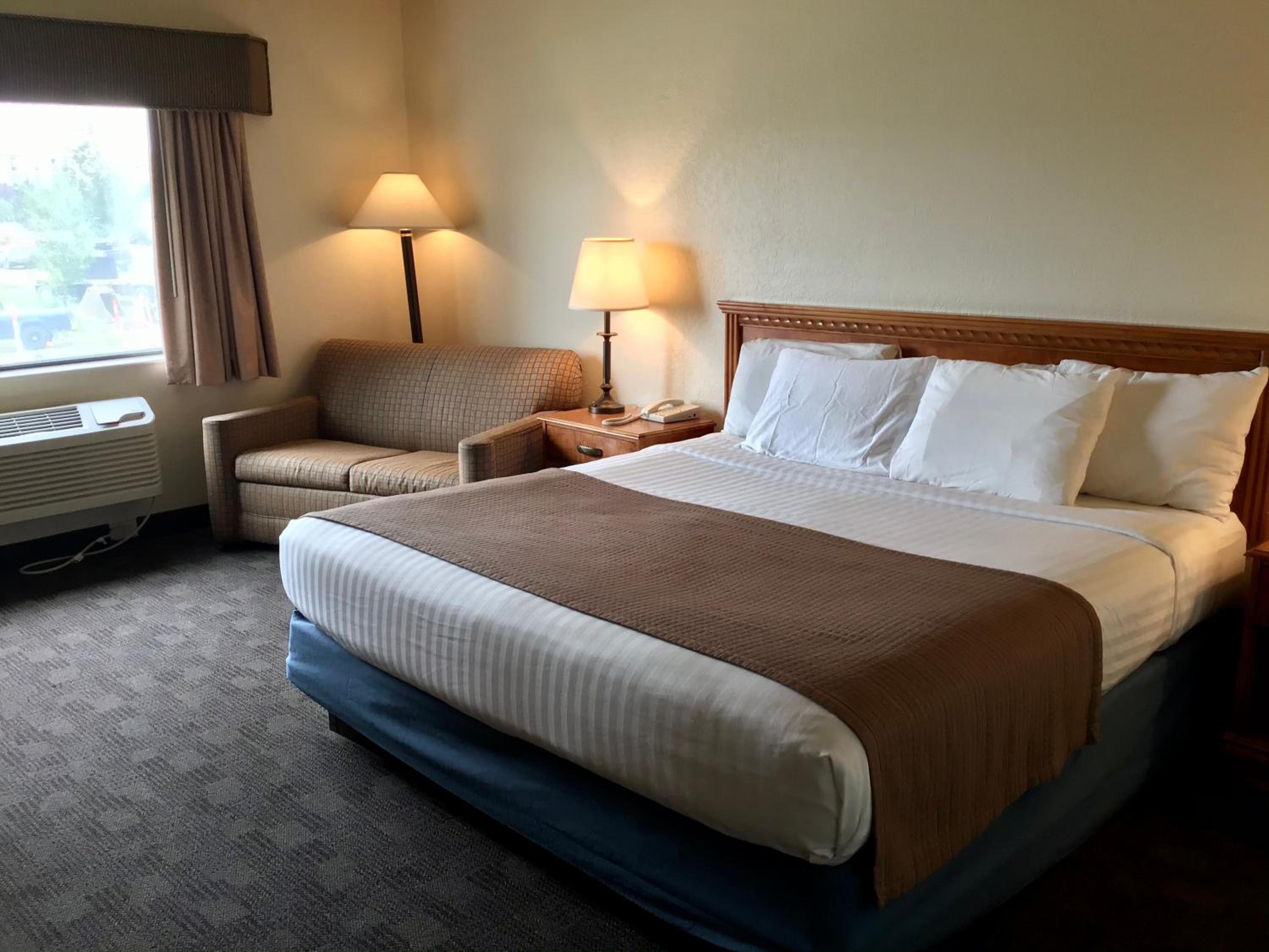 Deluxe King Room - Non-Smoking photo 2