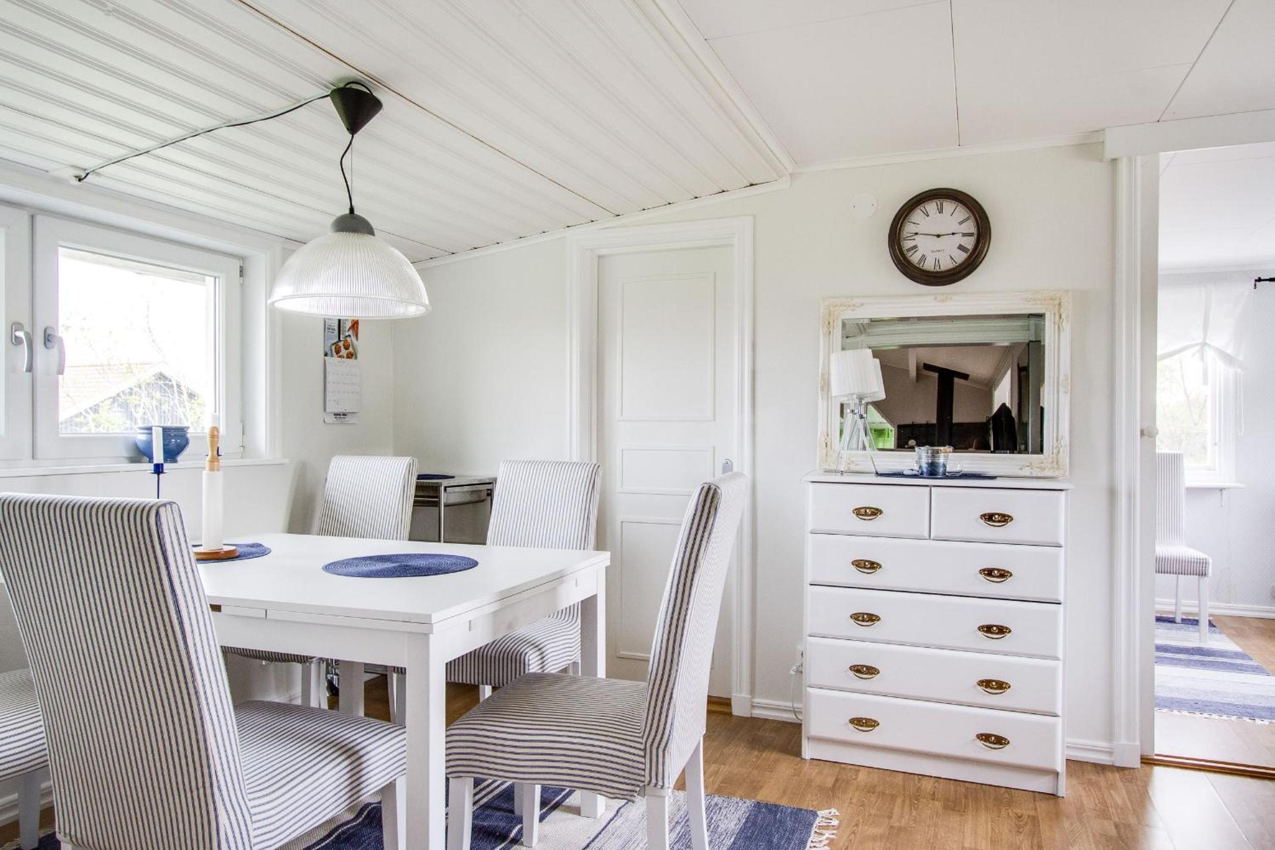 Two-Bedroom House - Photo 9