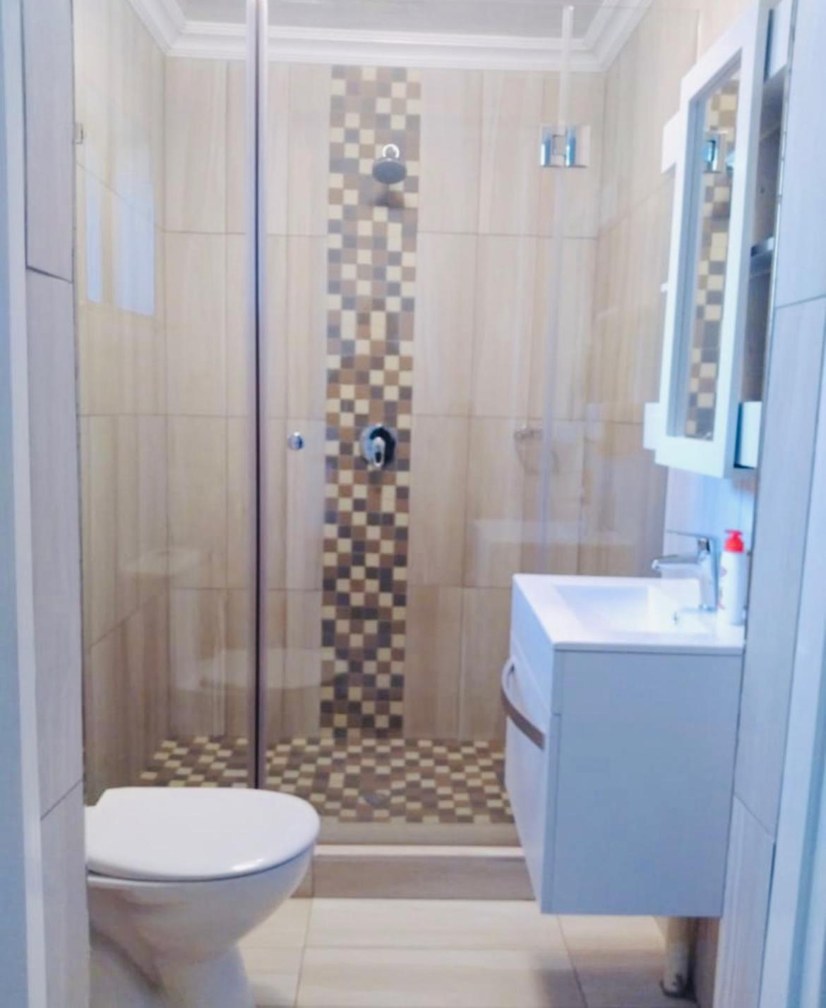 Double or Twin Room with Private Bathroom - Photo 3