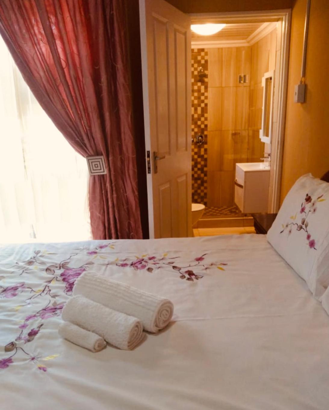Double or Twin Room with Private Bathroom - Photo 1