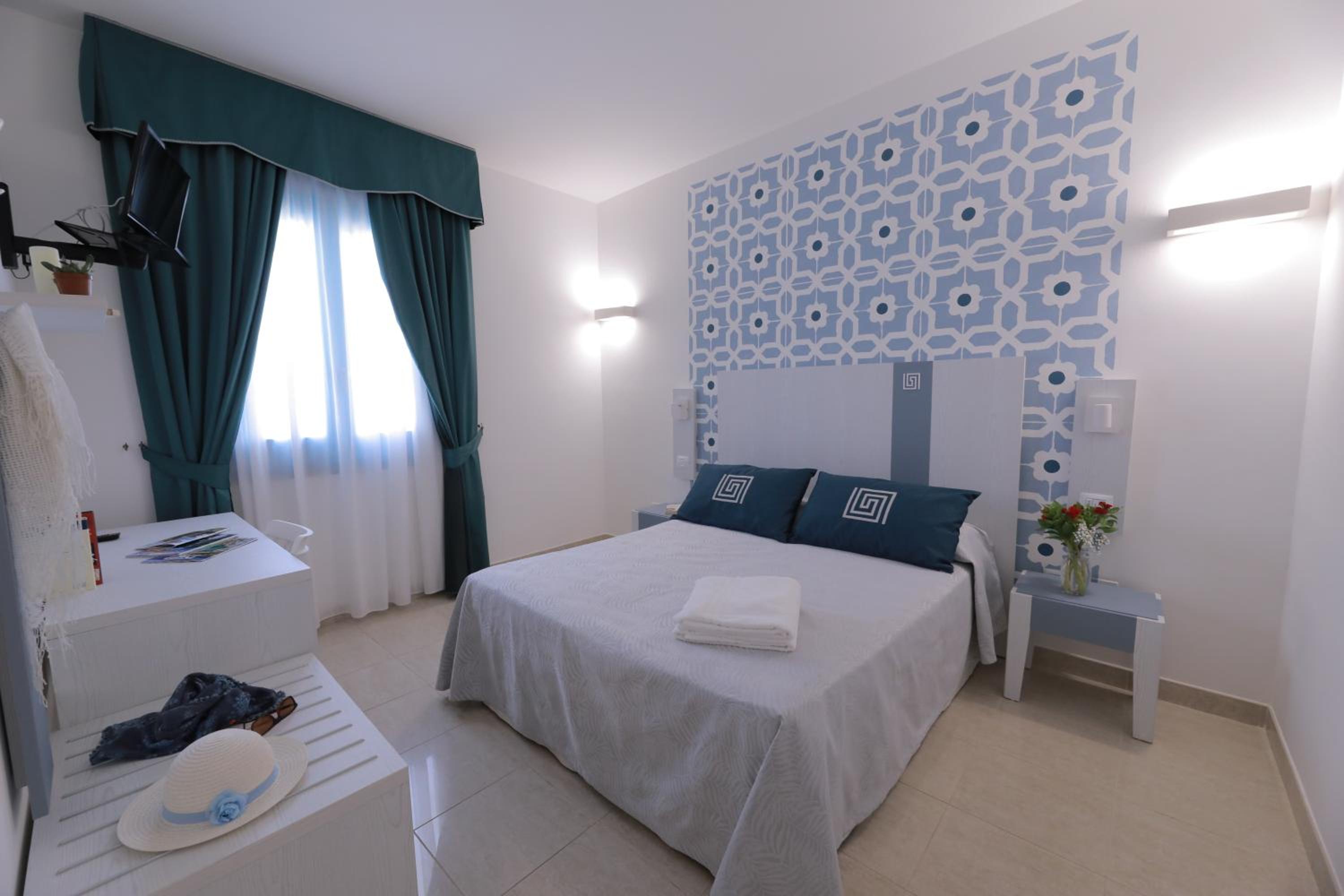 Double or Twin Room with Sea View
