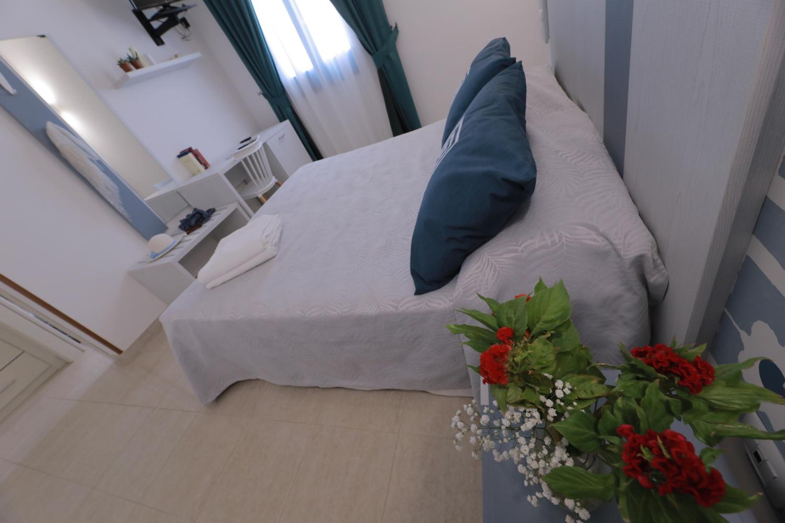 Double or Twin Room with Sea View photo 2