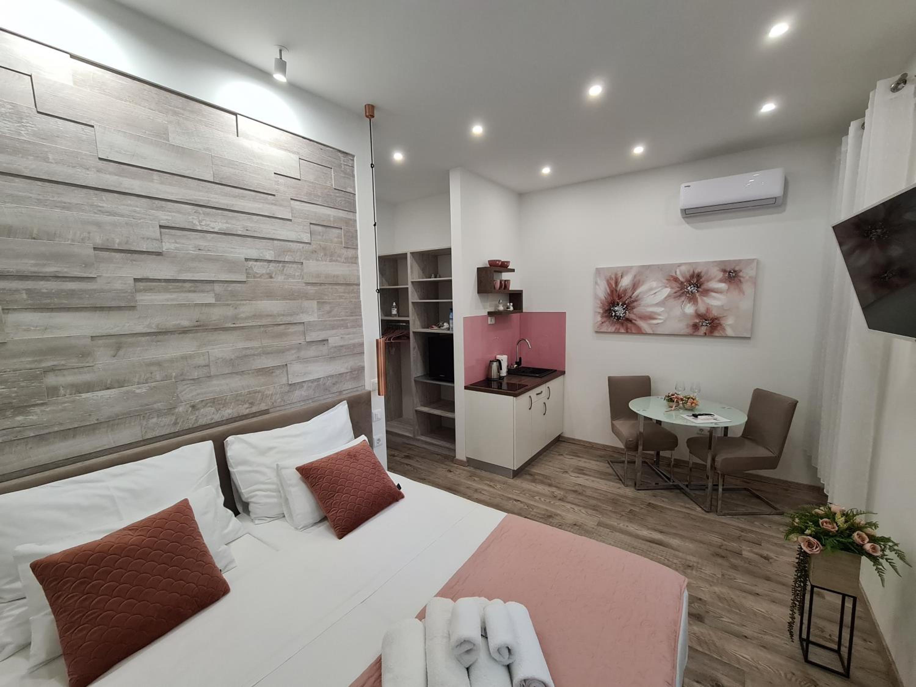 Studio Apartment