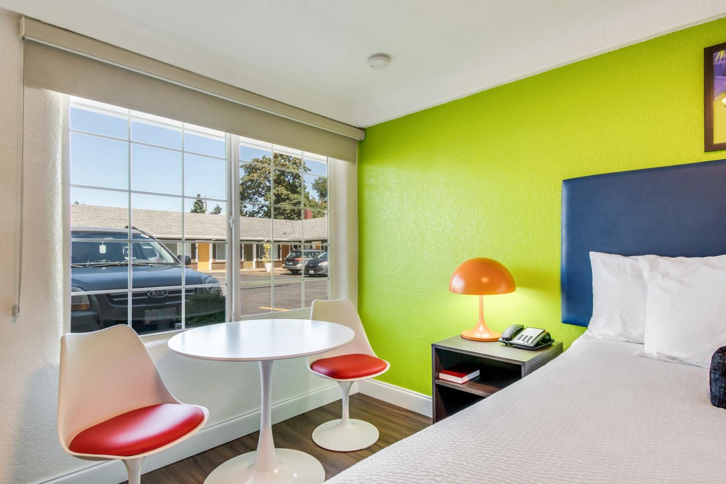King Room - Non-Smoking - Photo 5