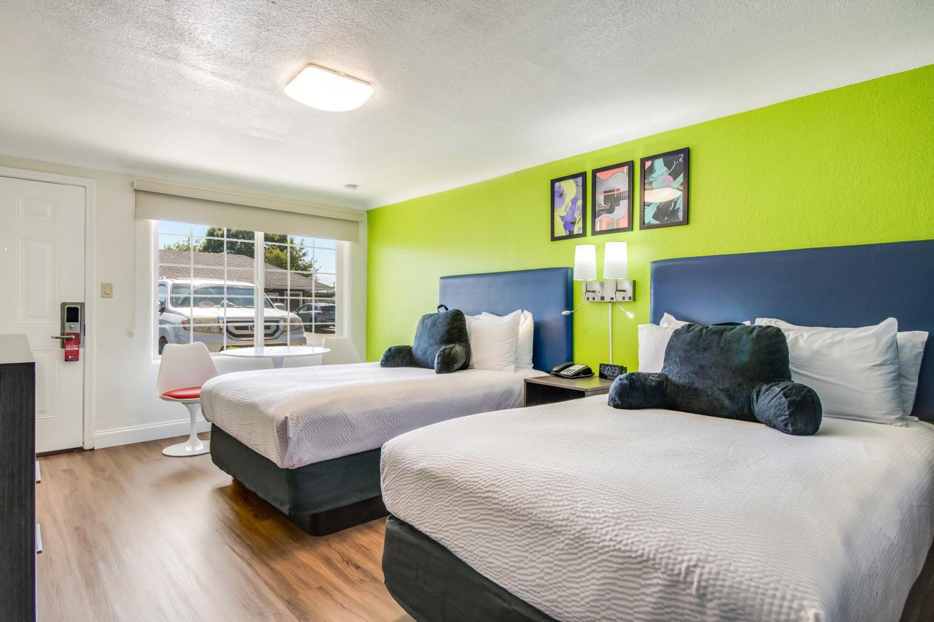 Double Room with Two Double Beds - Non-Smoking - Photo 3