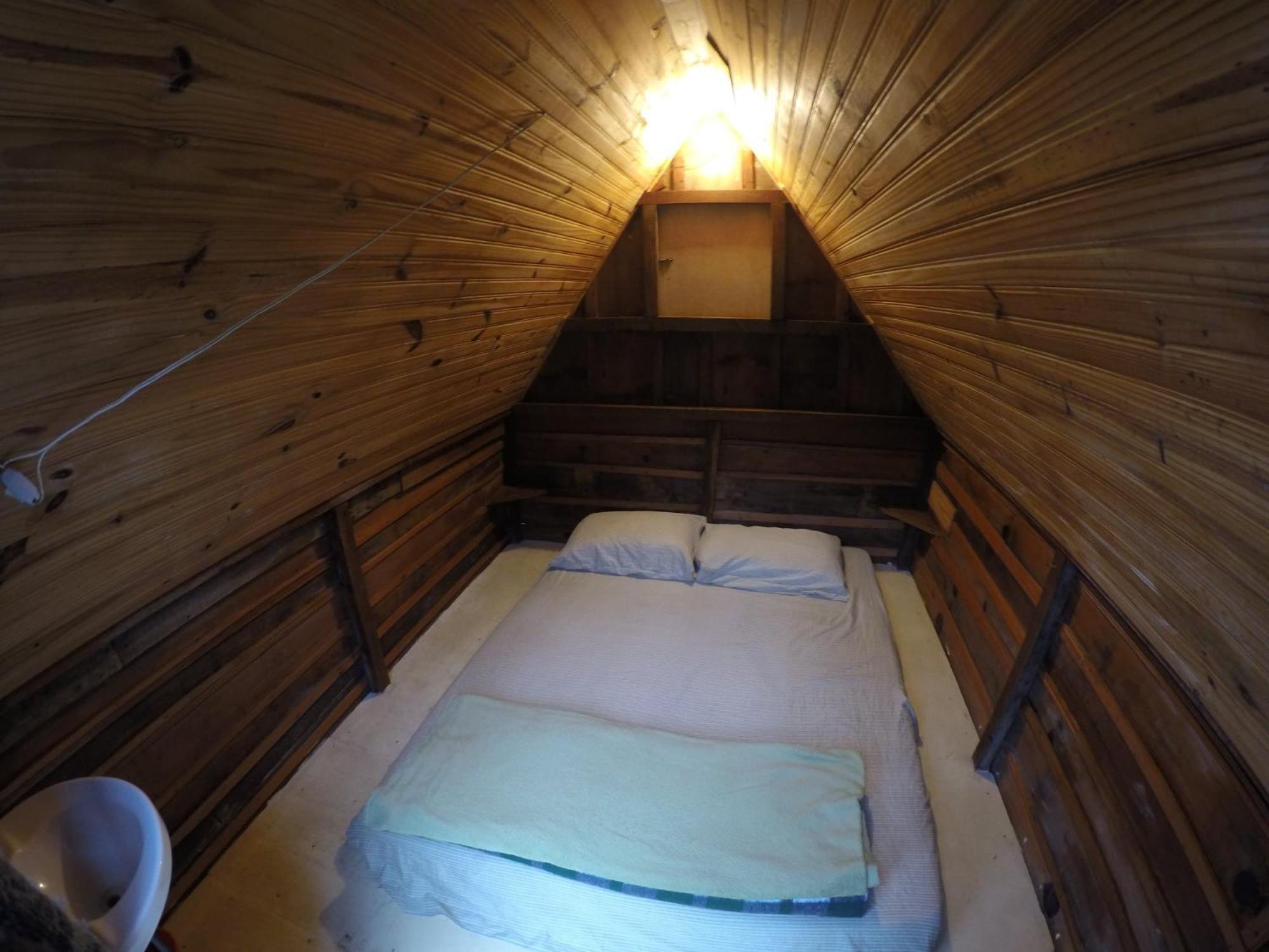 Small Cabin - Photo 22