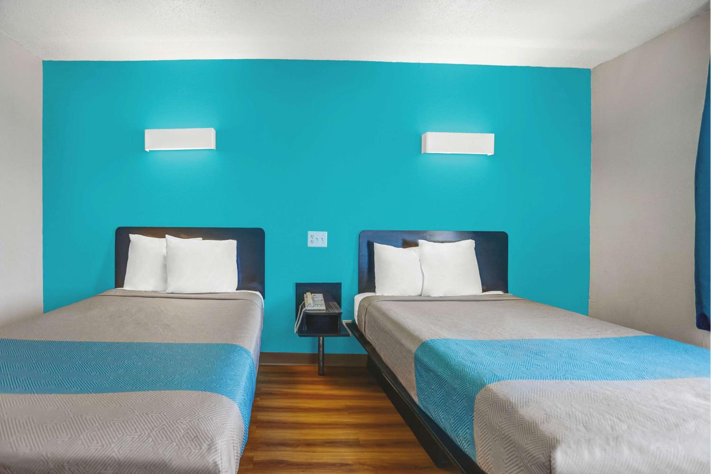 Quadruple Room - Non-Smoking - Photo 5