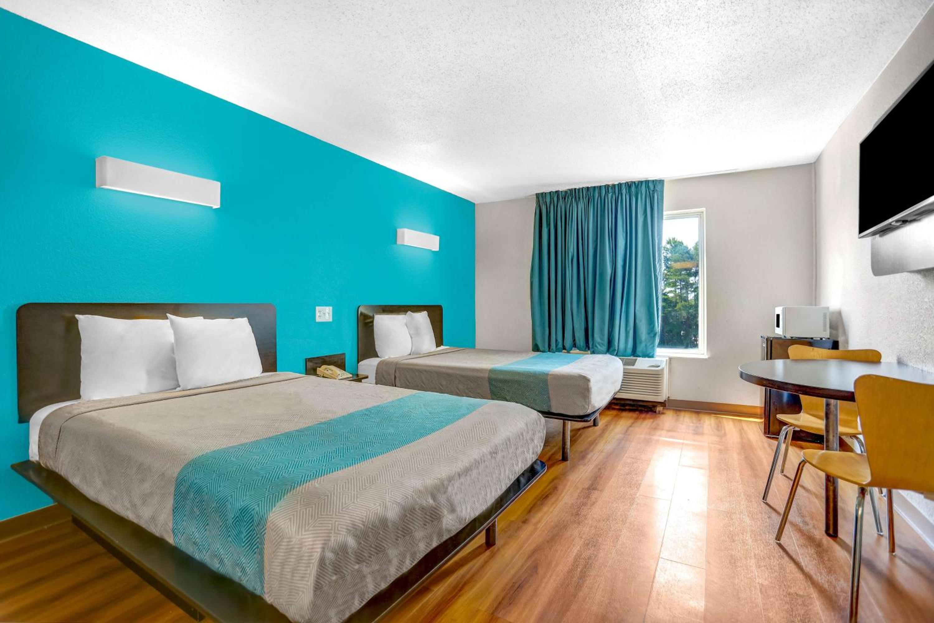 Quadruple Room - Non-Smoking - Photo 1