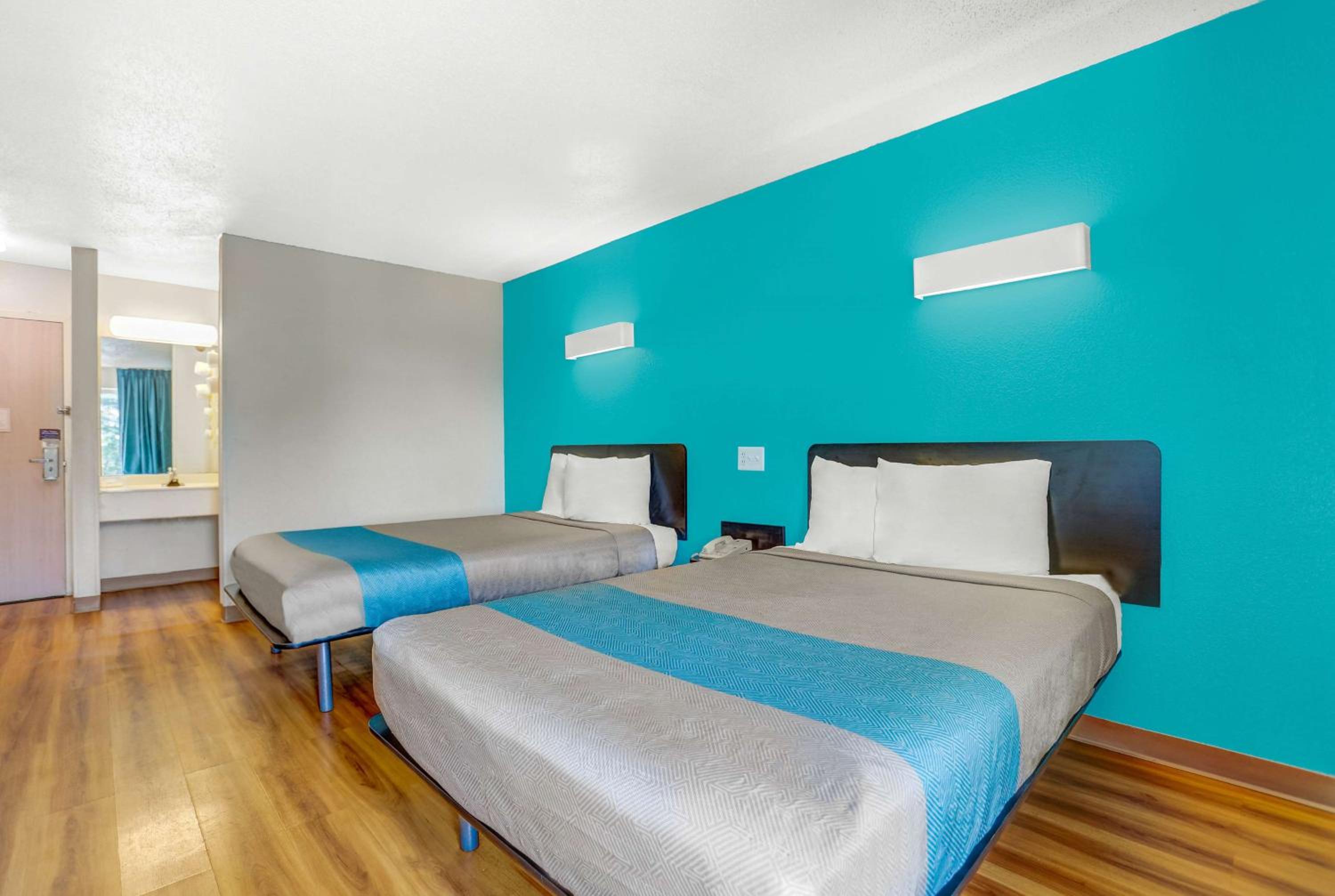 Quadruple Room - Non-Smoking - Photo 6