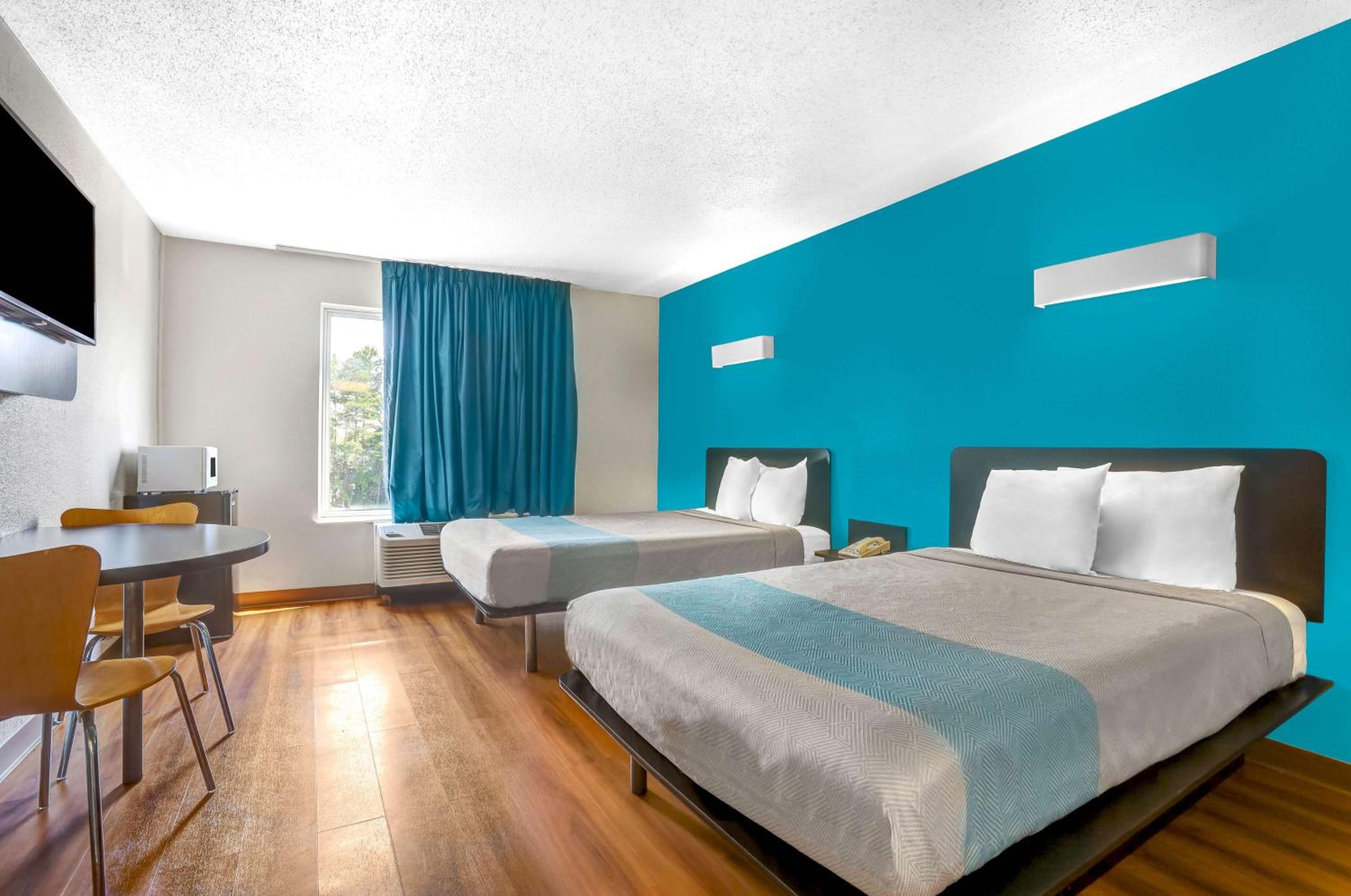 Quadruple Room - Smoking - Photo 4