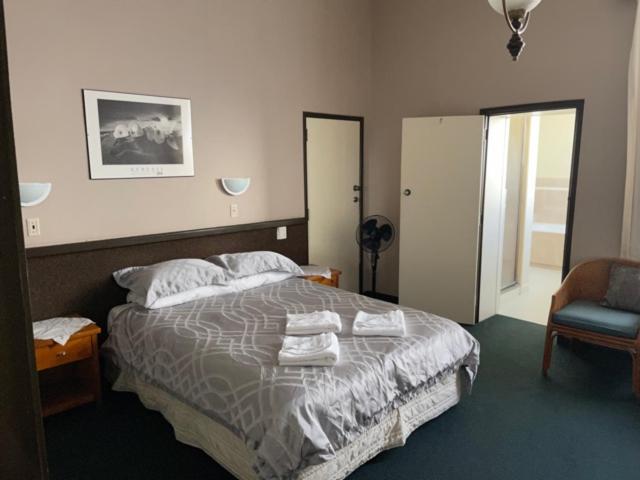 Deluxe Double Room with Balcony photo 3