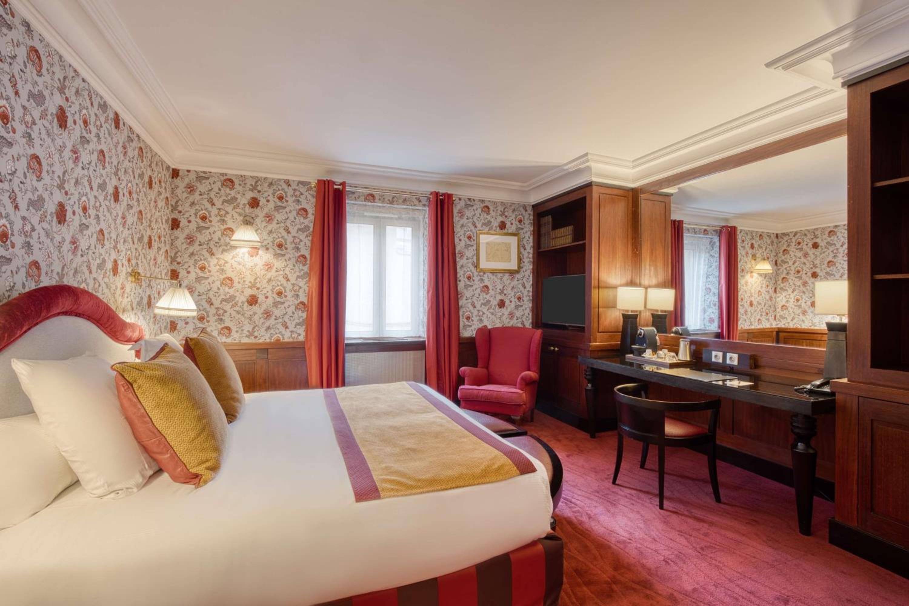 Deluxe Queen Room - Non-Smoking - Photo 8