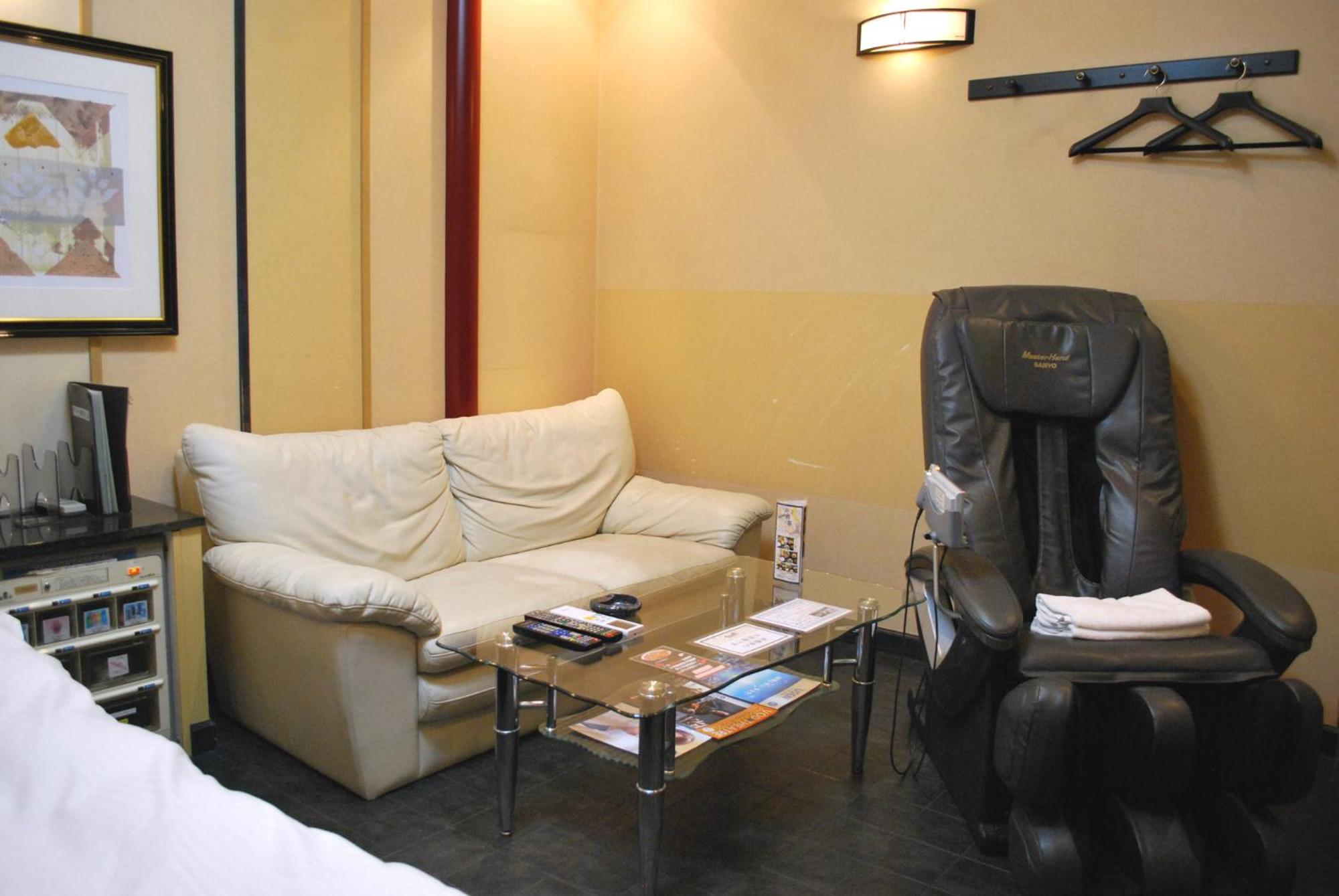 Queen Suite - Photo 1