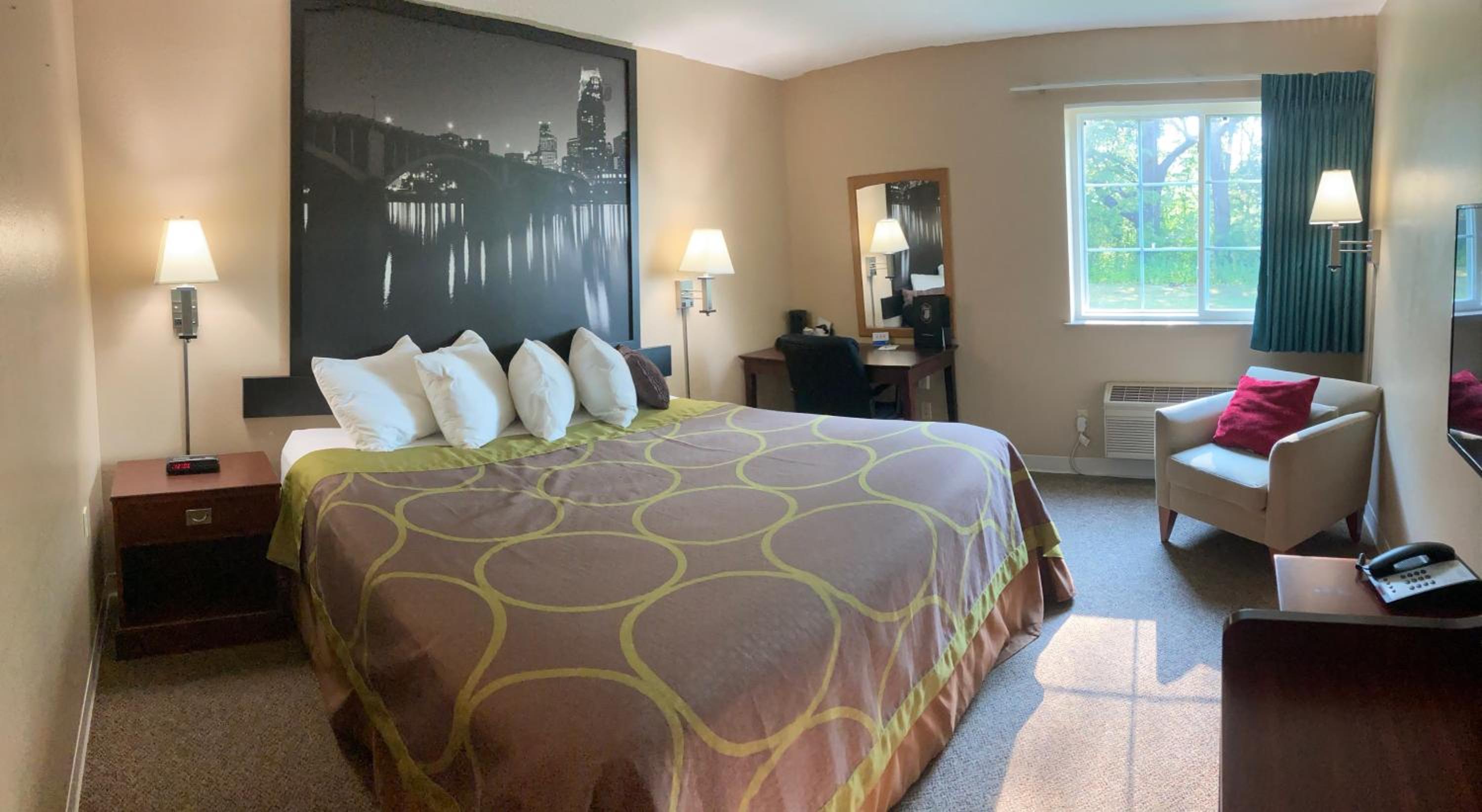 King Room - Mobility Access/Non-Smoking photo 2