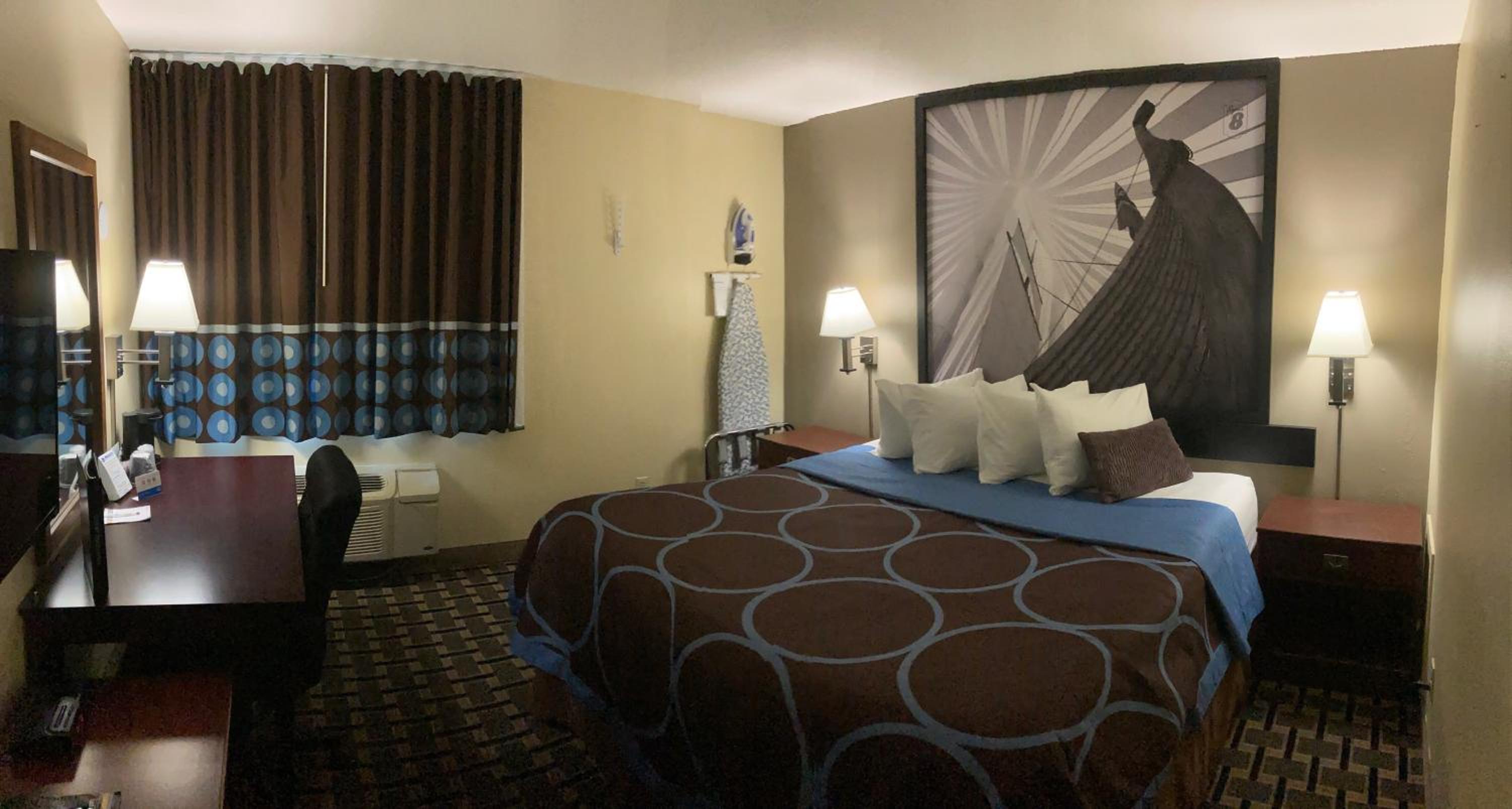 King Room - Non-Smoking photo 1