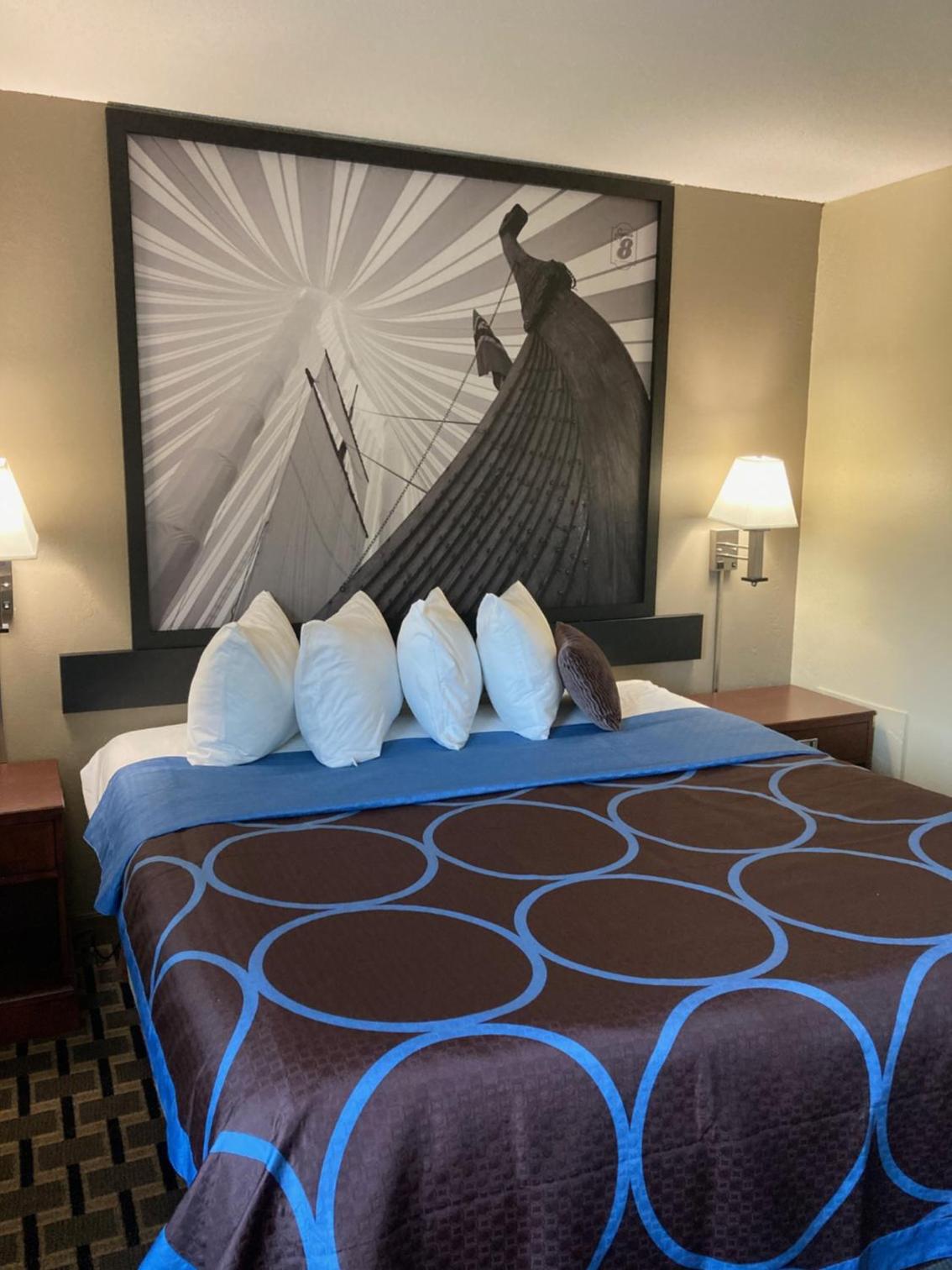 King Room - Non-Smoking photo 2