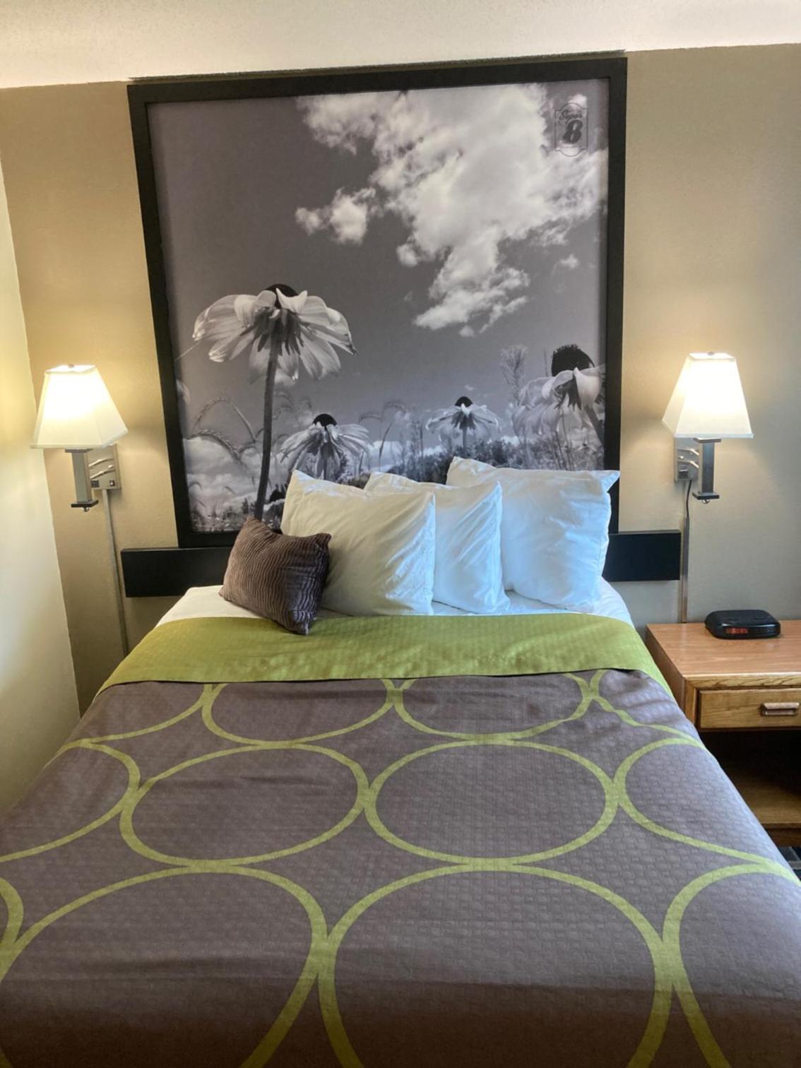 Queen Room - Mobility Access/Non-Smoking photo 2