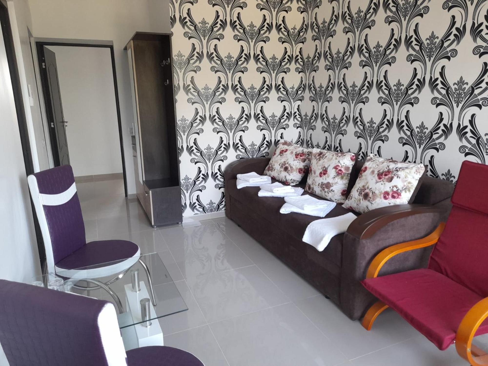Family Room With Balcony photo 1