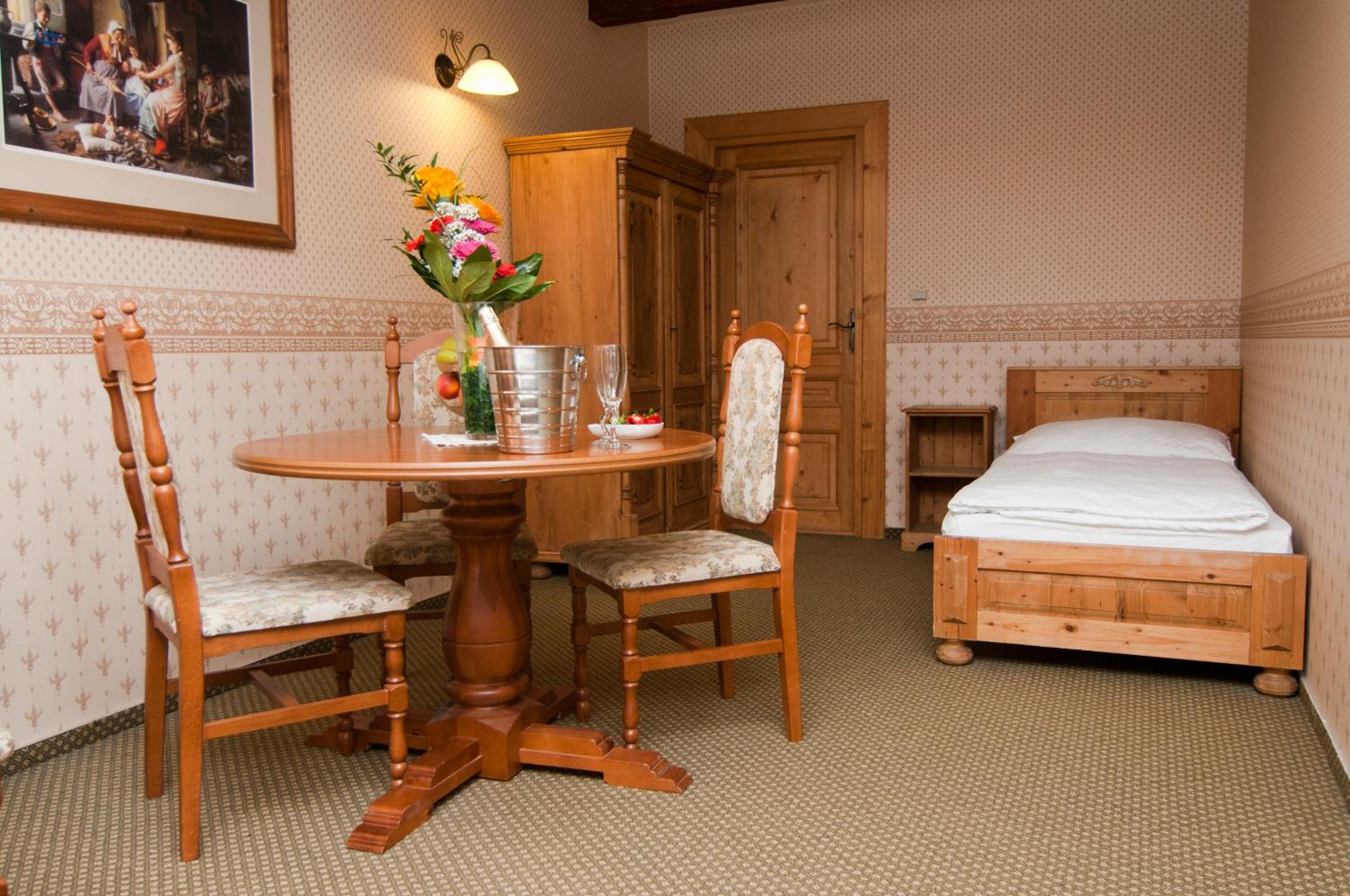 Large Triple Room - Photo 2