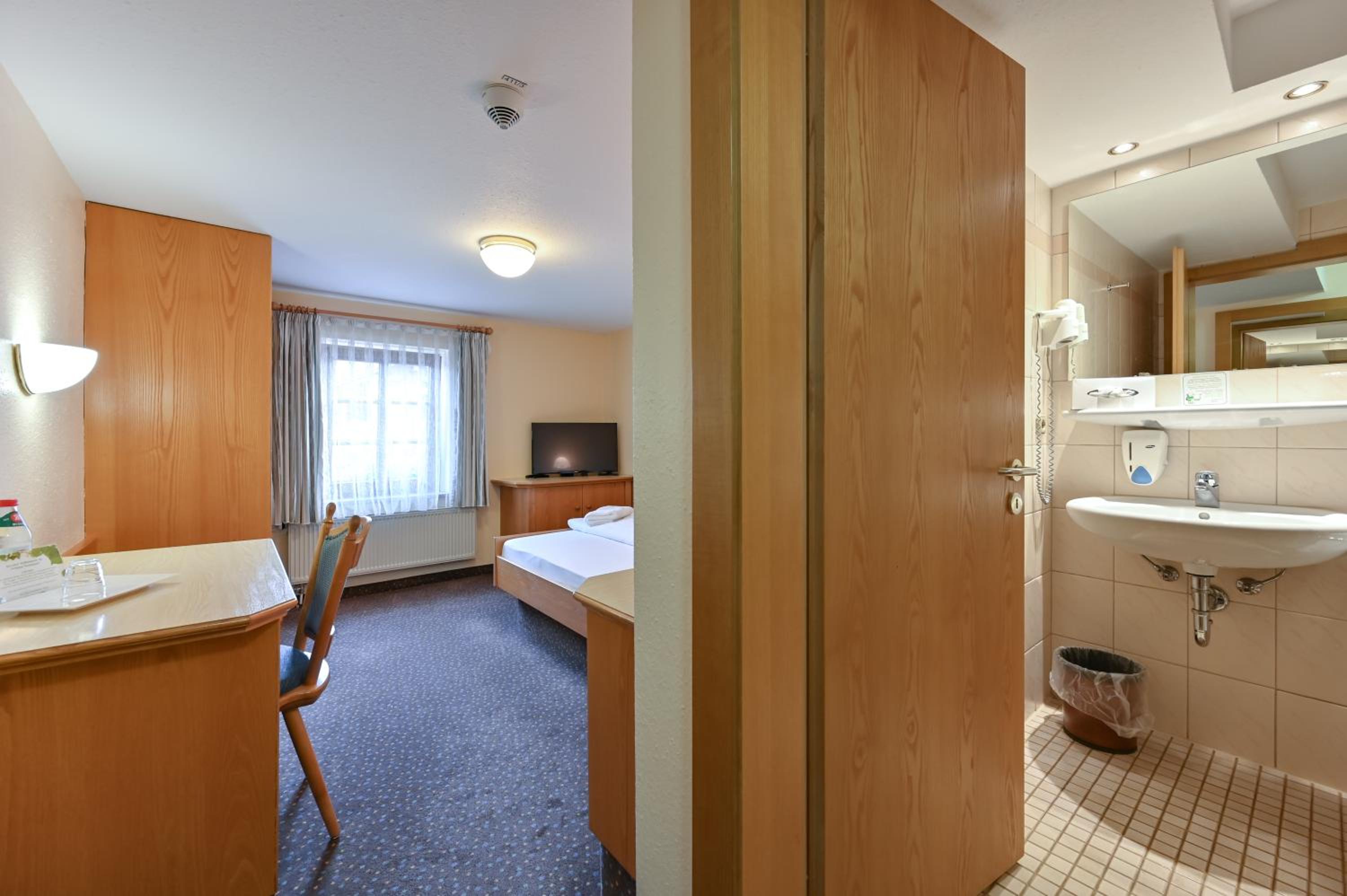 Standard Single Room - Street View photo 2