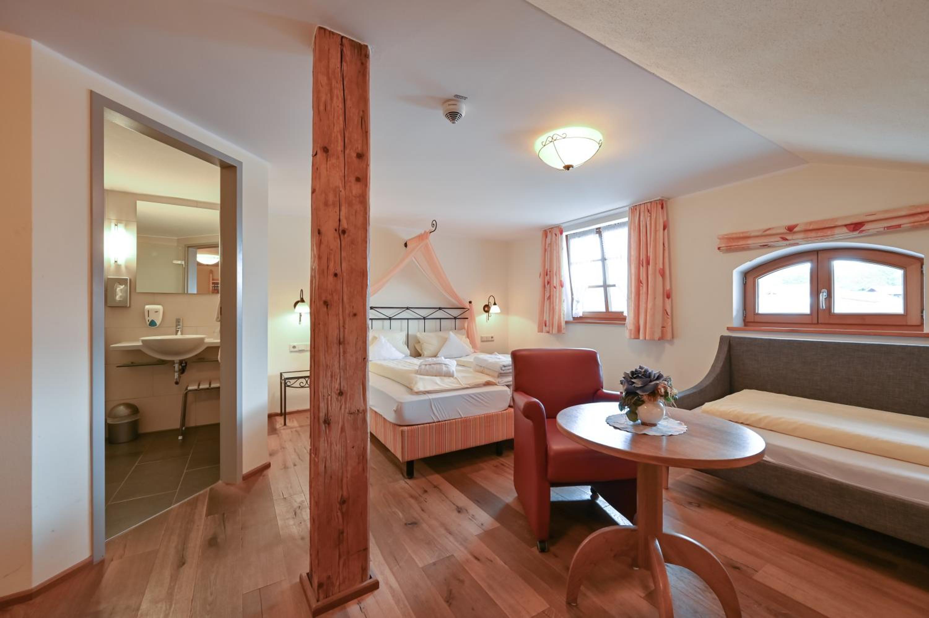 Standard Triple Room photo 2