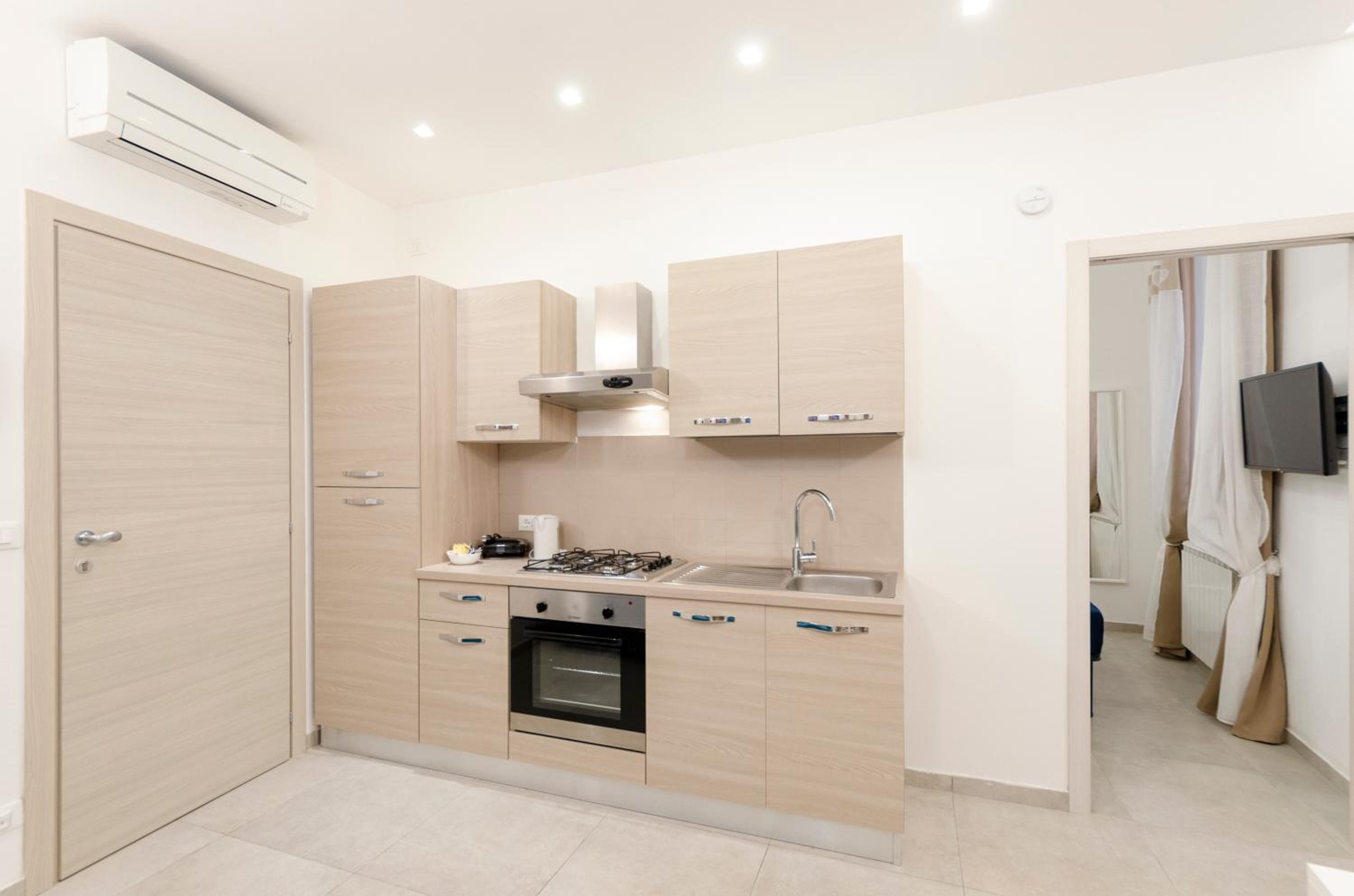 One-Bedroom Apartment with Courtyard View