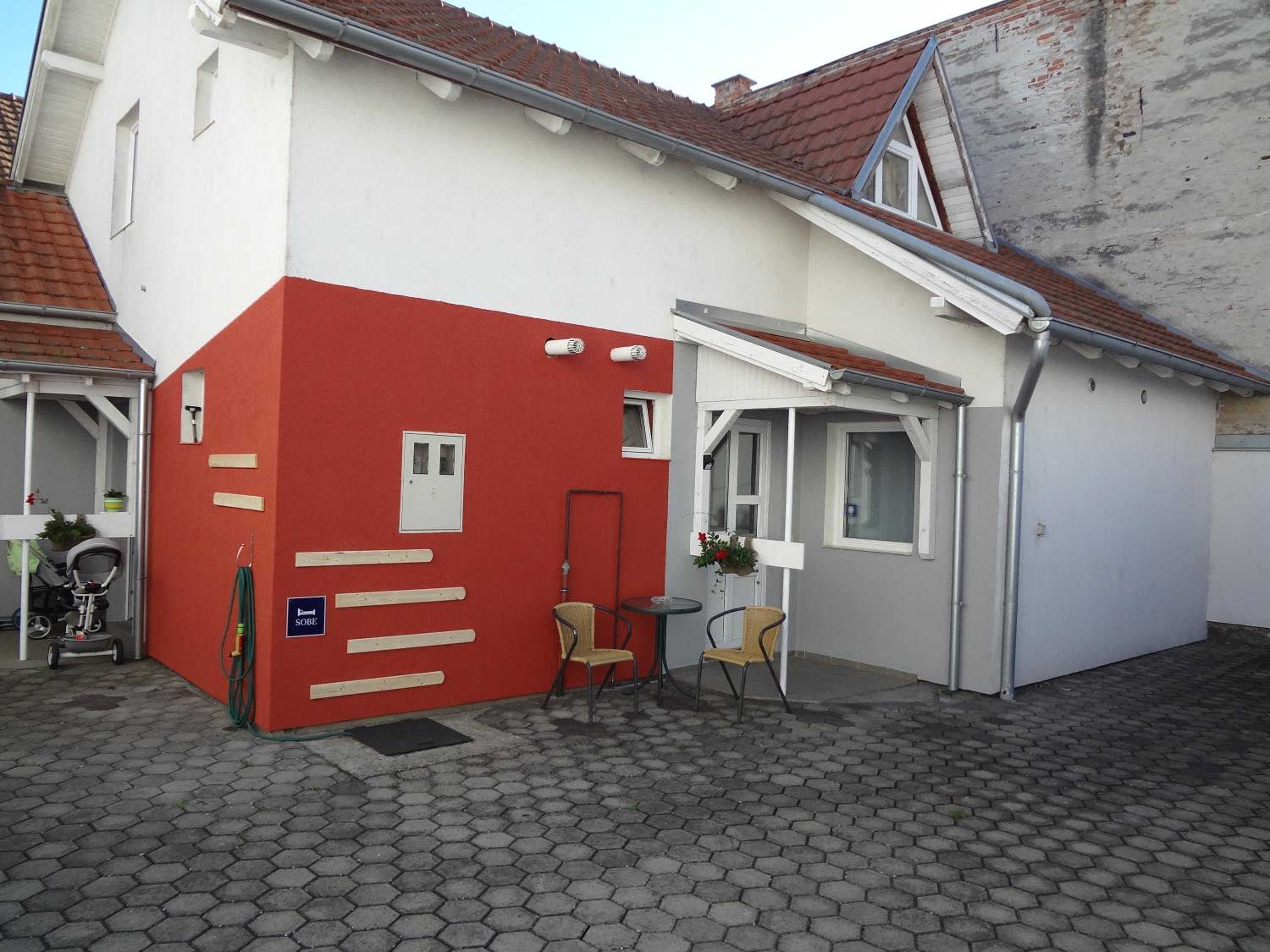Apartment with Terrace - Photo 16