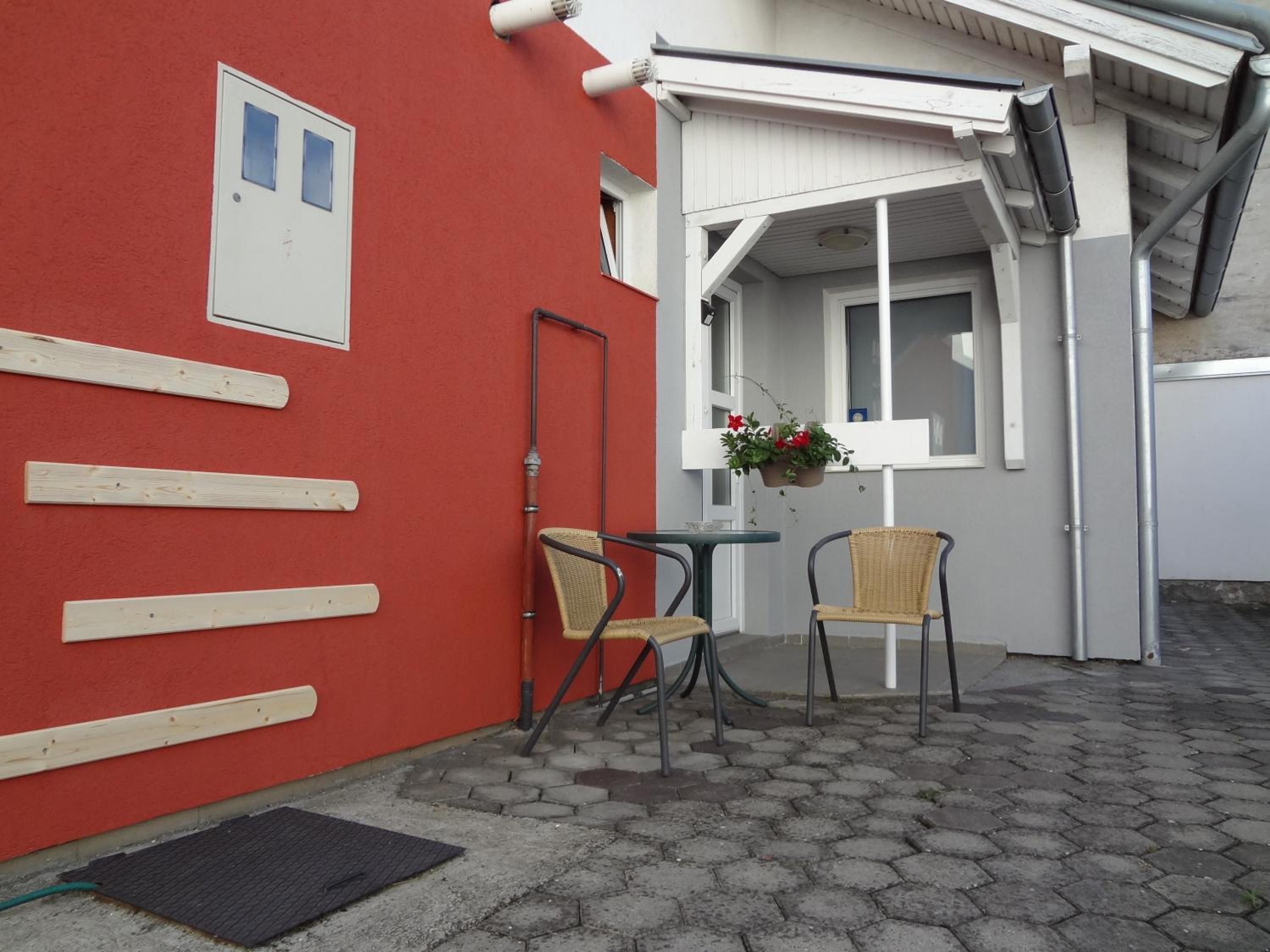 Apartment with Terrace - Photo 17