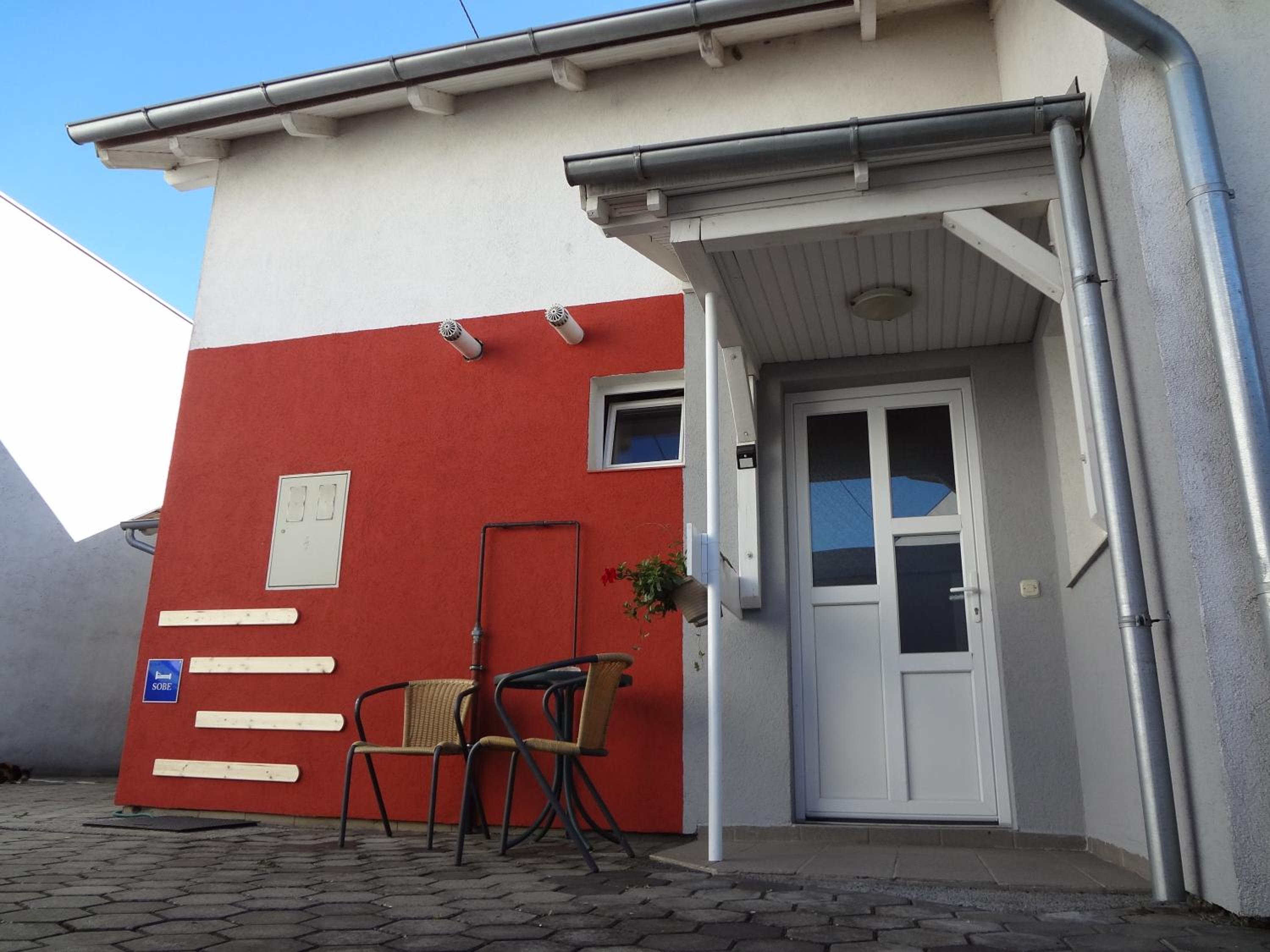 Apartment with Terrace - Photo 30