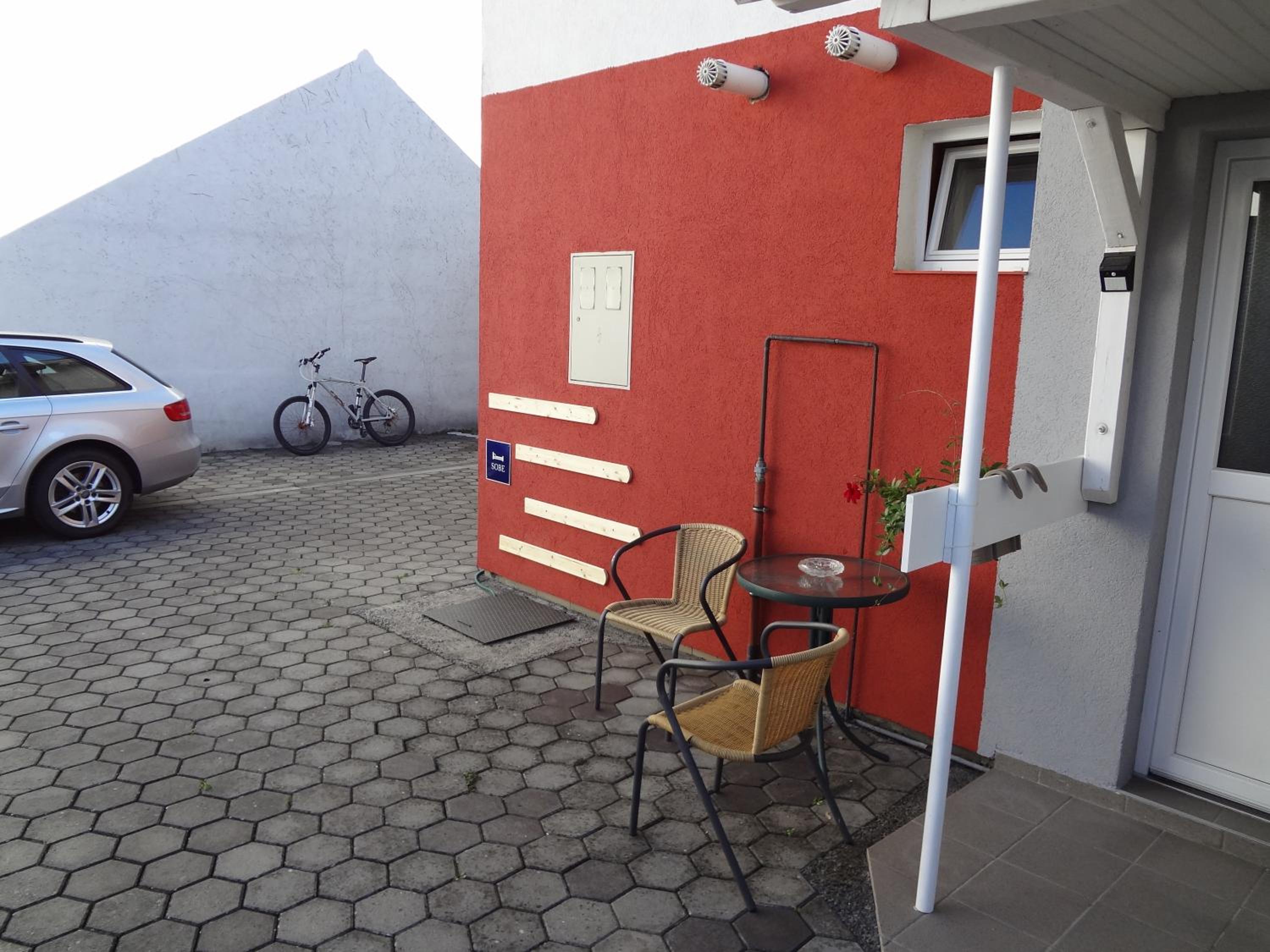 Apartment with Terrace - Photo 31
