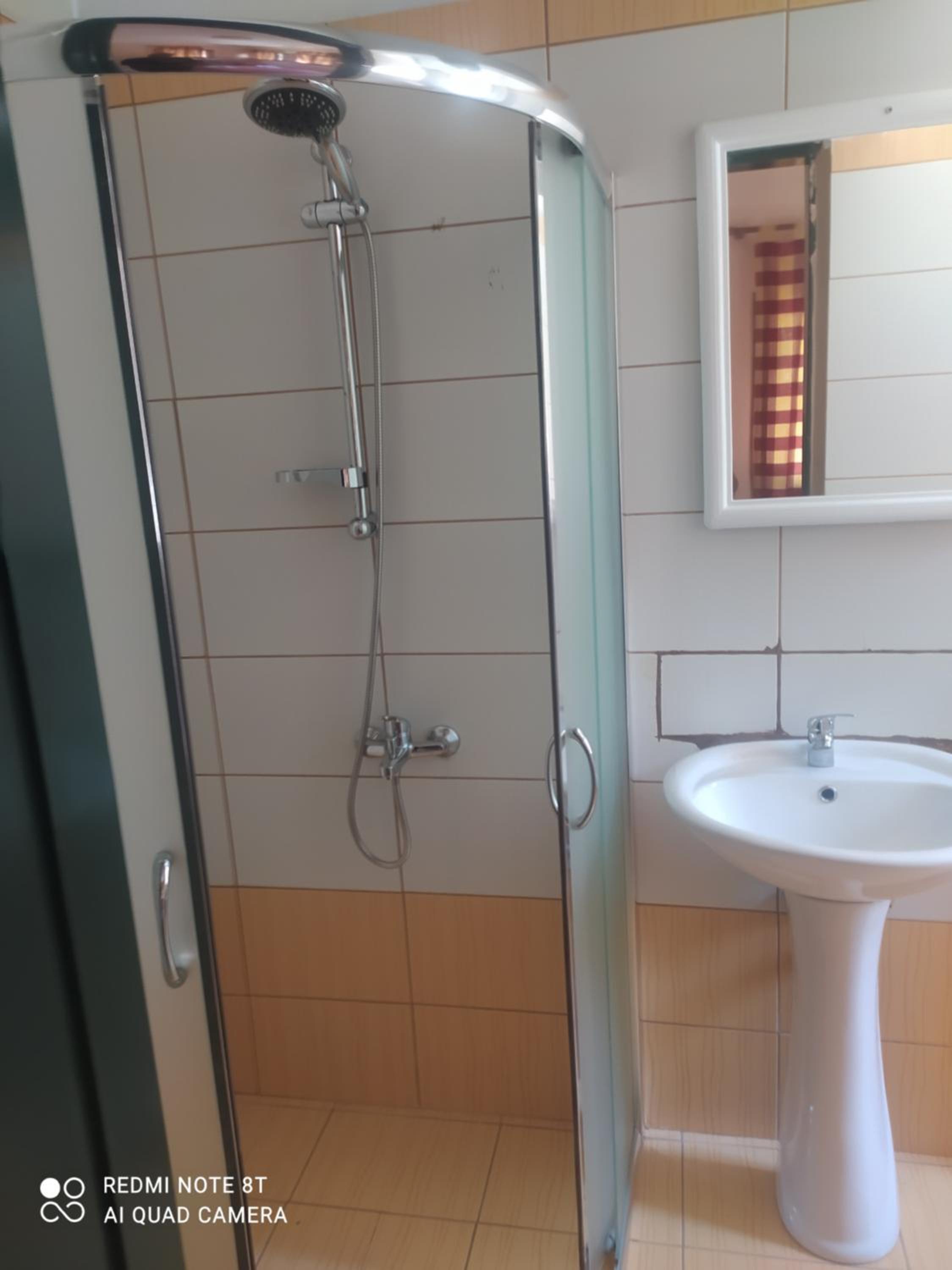 Family Room with Private Bathroom - Photo 2