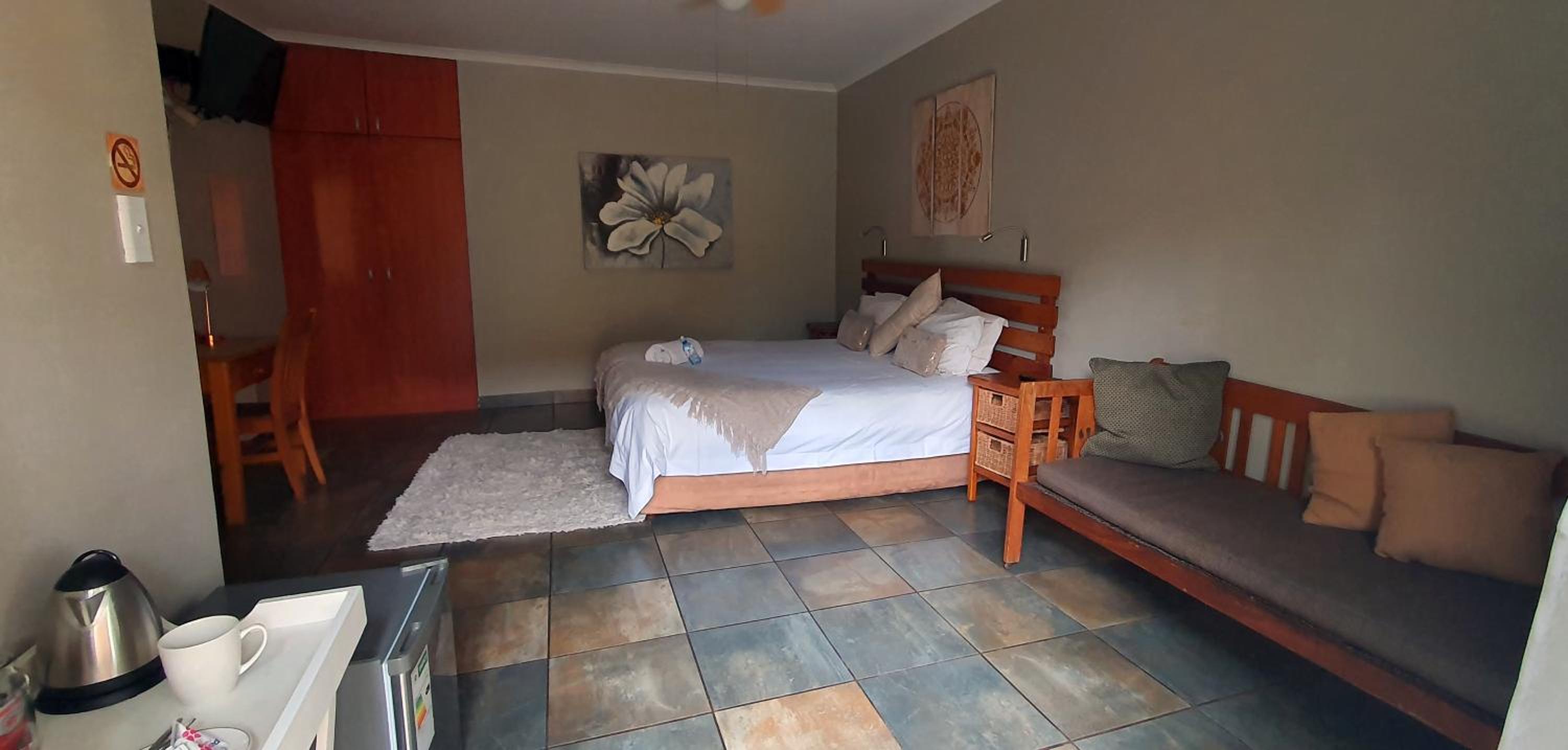Standard Double Room - Photo 7