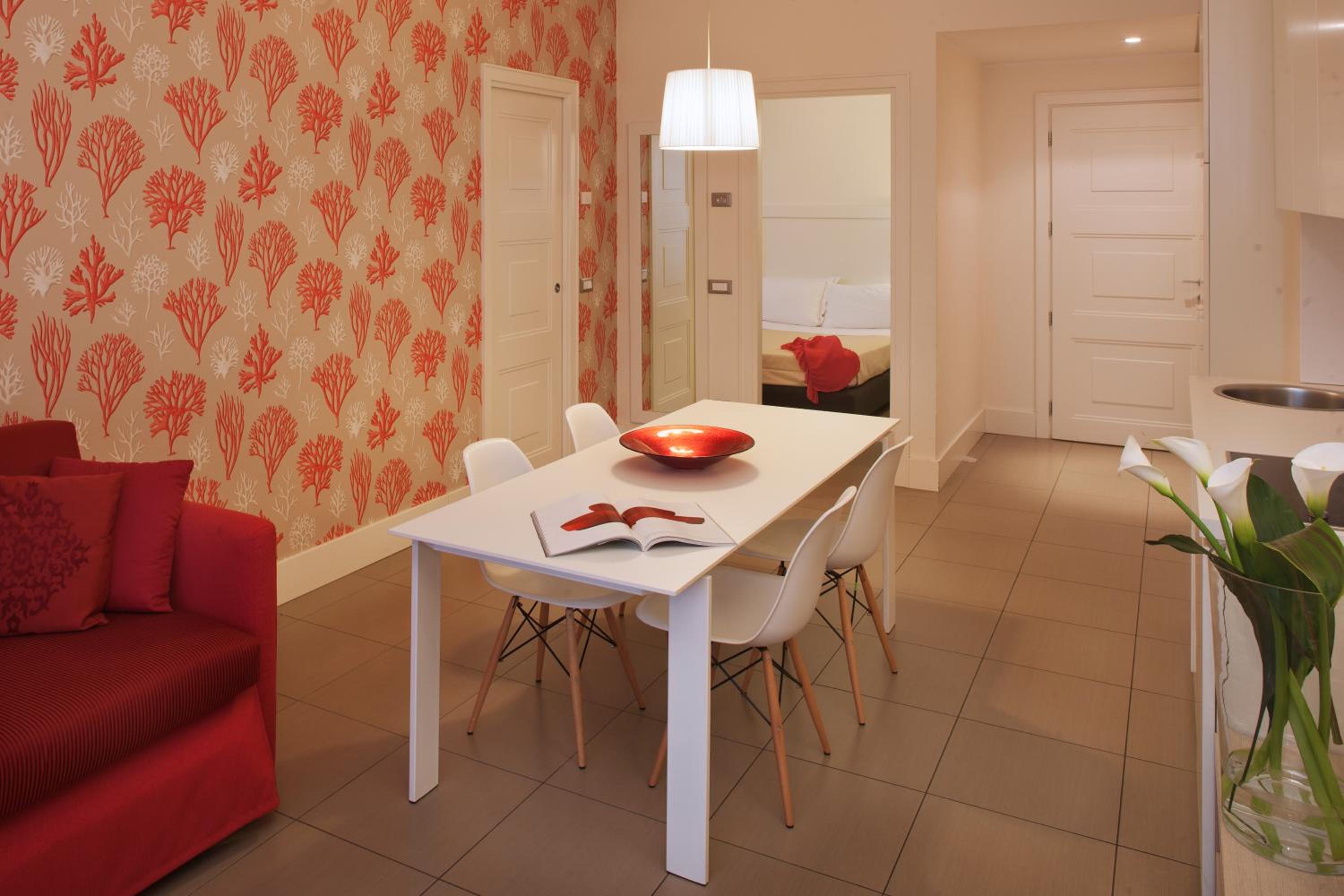 Suite - Photo 3