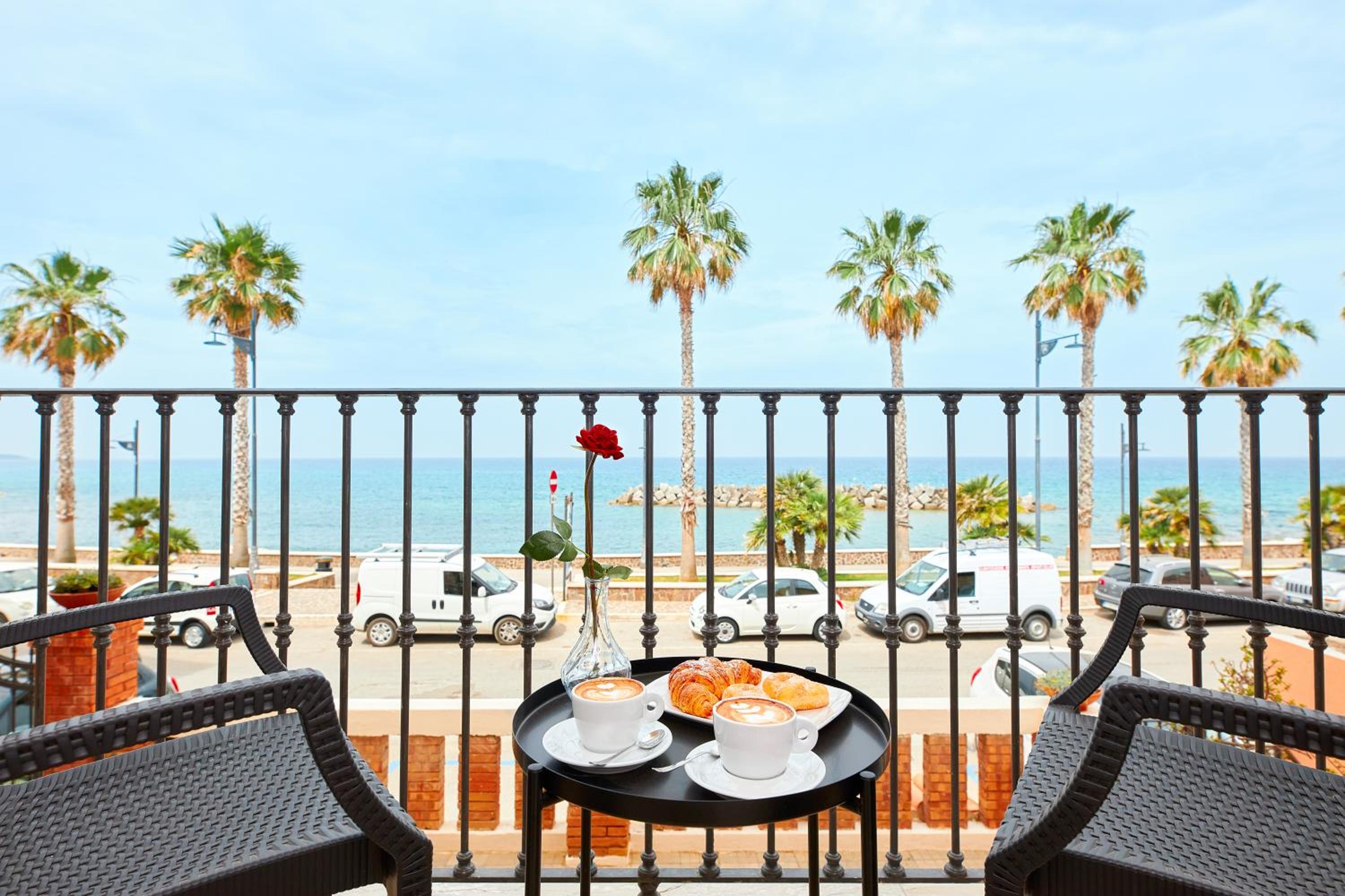 King Room with Sea View - Photo 2